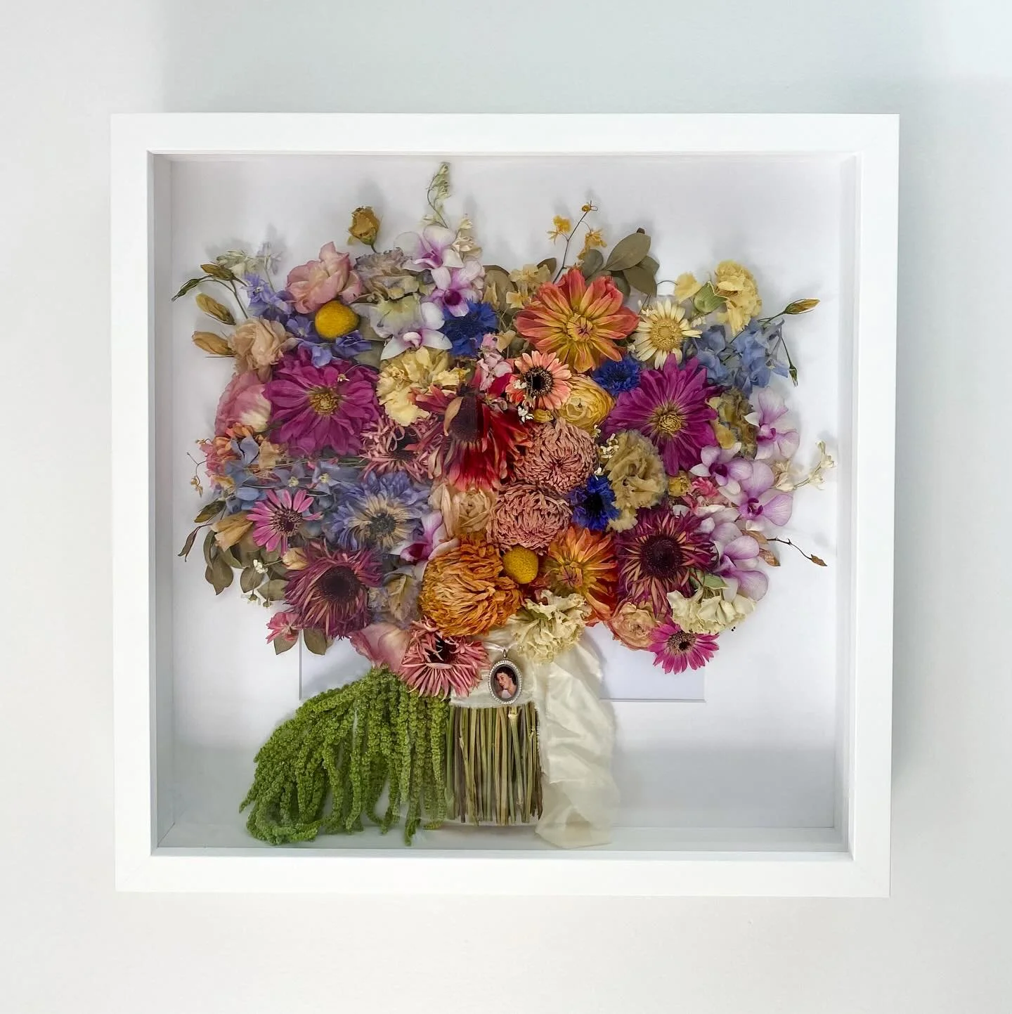 Cressa&rsquo;s bold and bright bouquet, too pretty to wilt - now forever art 💐

Florpetalflorist.com 

🌸Wedding florist: @noahandthefox 

#preservation #bouquetpreservation #bouquet #bridalbouquet #bridalbouquetpreservation #flowerpreservation #3df