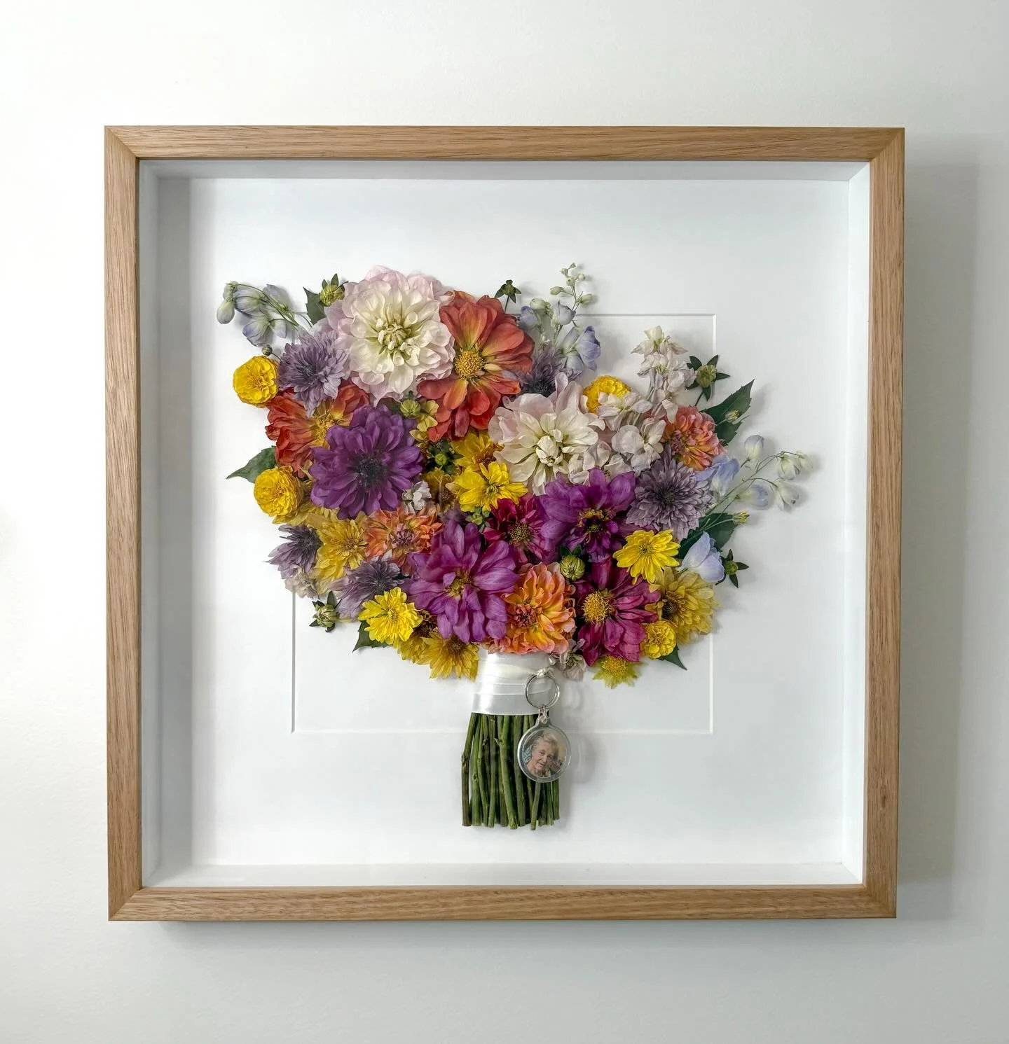 Brooke&rsquo;s flowers not tossed, but transformed into a timeless keepsake.🌸

Swipe to see before ➡️

🌼 Florist: @bold_and_blooming 
Frame: The Traditional in Oak. 

Florpetalflorist.com 

#preservation #bouquetpreservation #bouquet #bridalbouquet