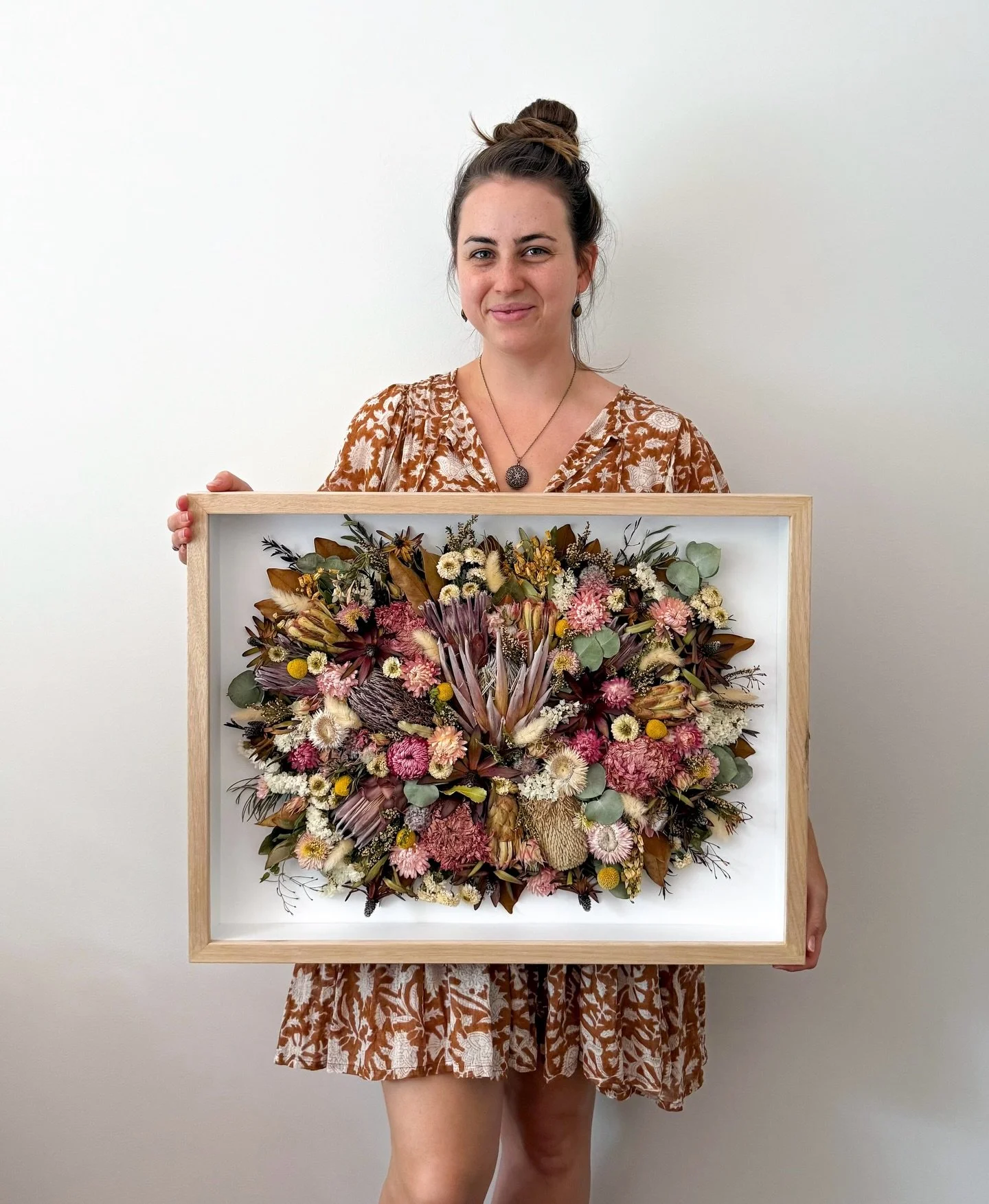 👉🏼 From farewell flowers to forever keepsake 🤍✨

Phil&rsquo;s precious mother&rsquo;s casket spray has been lovingly preserved and framed in the Oak Grande, Lux Frame &mdash; transforming a beautiful tribute into a timeless piece to cherish every 