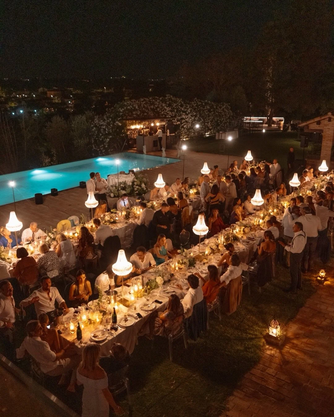 This is how we wrap a wedding in Italy.
Dinner under the stars, candlelight everywhere, a little chaos, the night stretching just a bit longer and that moment when no one wants the celebration to end.

- Design and Planning : @dalila_scatassawedding 