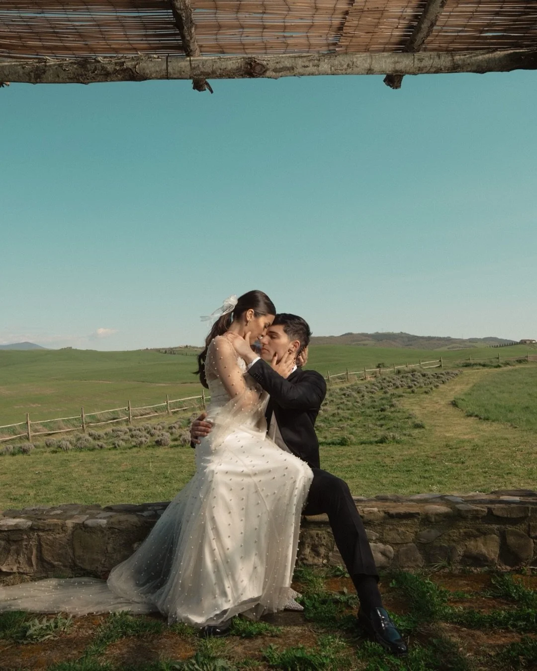 Some places feel like cinema &bull;
Niko and Ale&rsquo;s elopement at Locanda in Tuscany.

The light, the architecture, the stillness of the landscape&hellip; everything at Locanda creates a setting that translates effortlessly into imagery.

A place