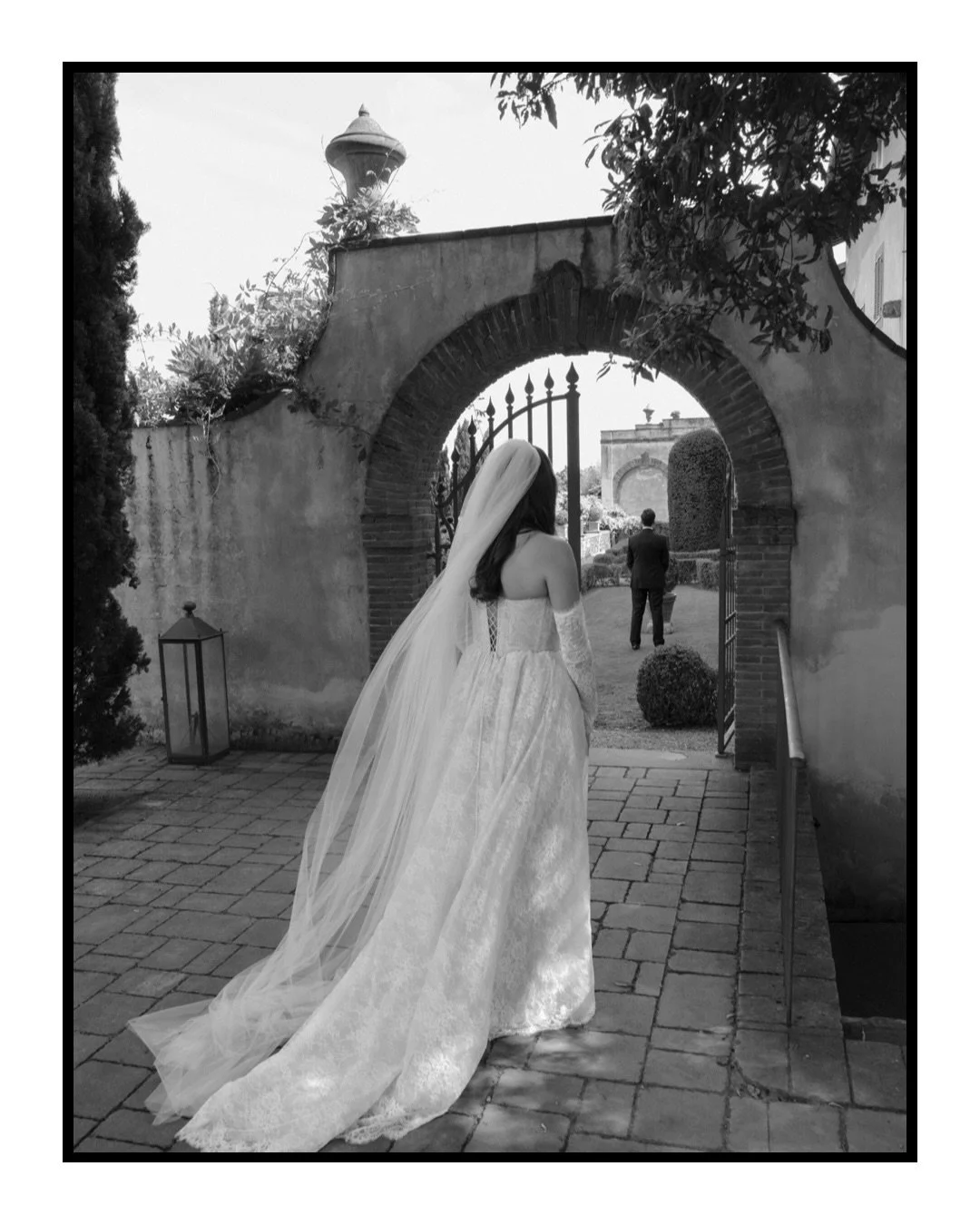 What stayed with me &bull;
Not the frames the algorithm wants. Just the ones that stuck.

Alia &amp; Nolan, a weekend in the Tuscan hills at Villa Barberino &mdash; shot on film and digital, kept because they wouldn&rsquo;t let go of me.

- Photograp