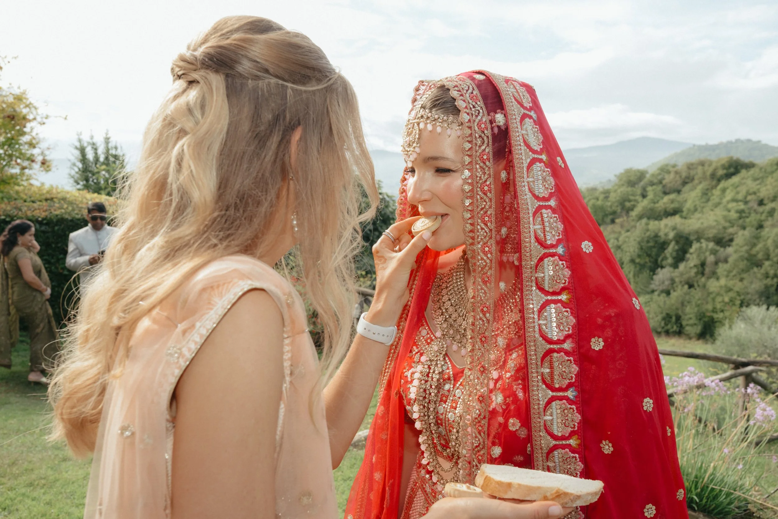indian-wedding-ceremony-italian-countryside-17.jpg