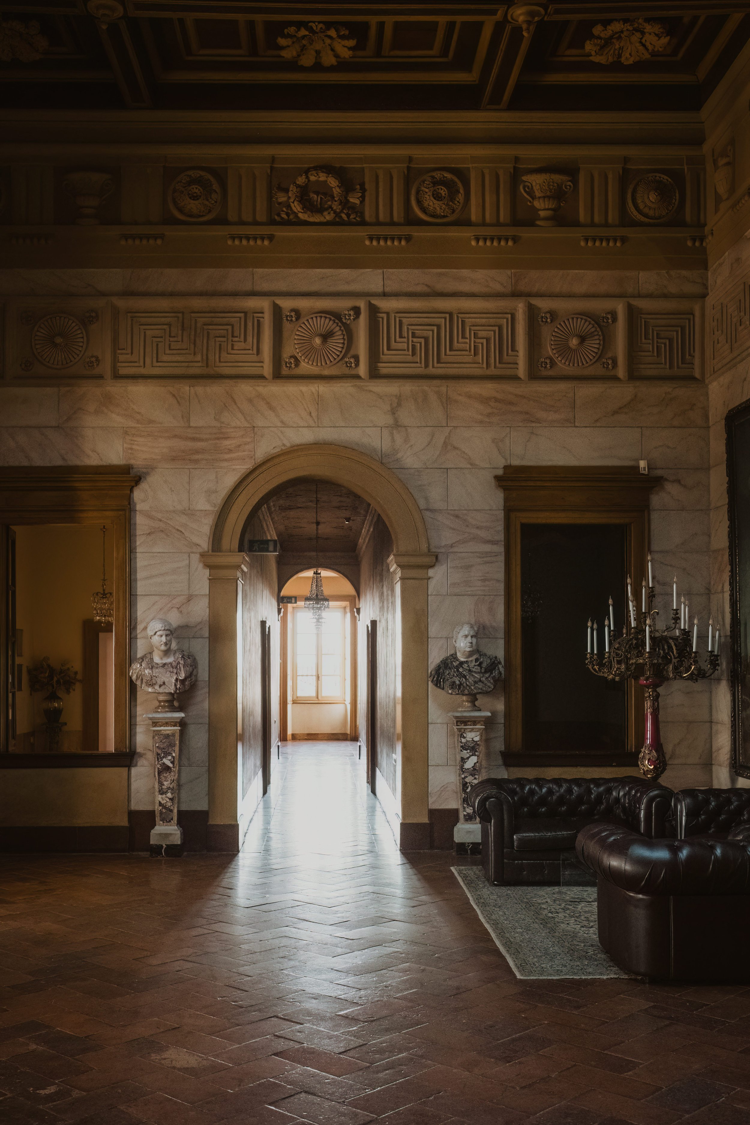 Classic Wedding Venue with Opulent Interior | Luxury Wedding Photography in Italy