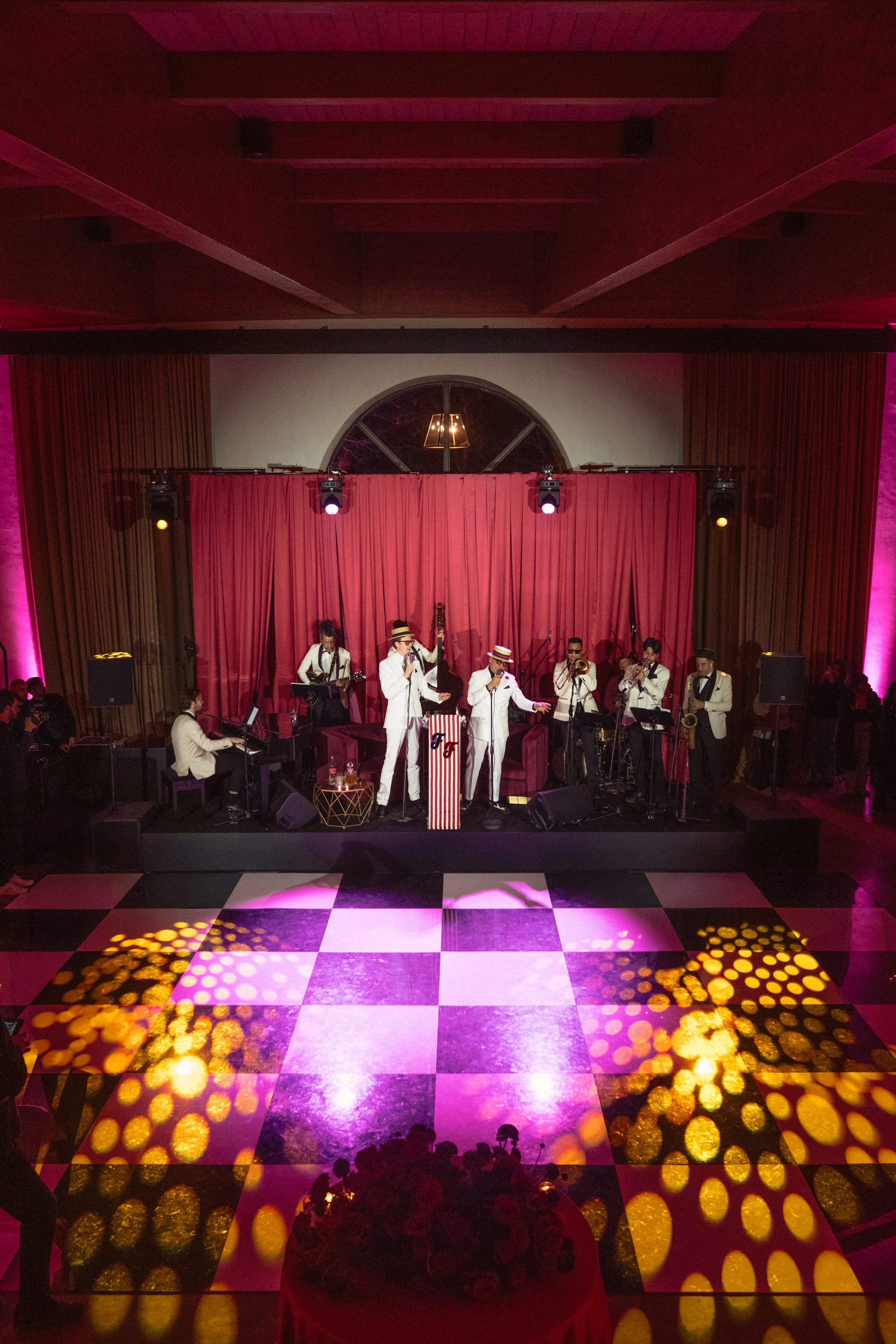 sahil-aashna-indian-wedding-il-borro-live-band-performance.jpg