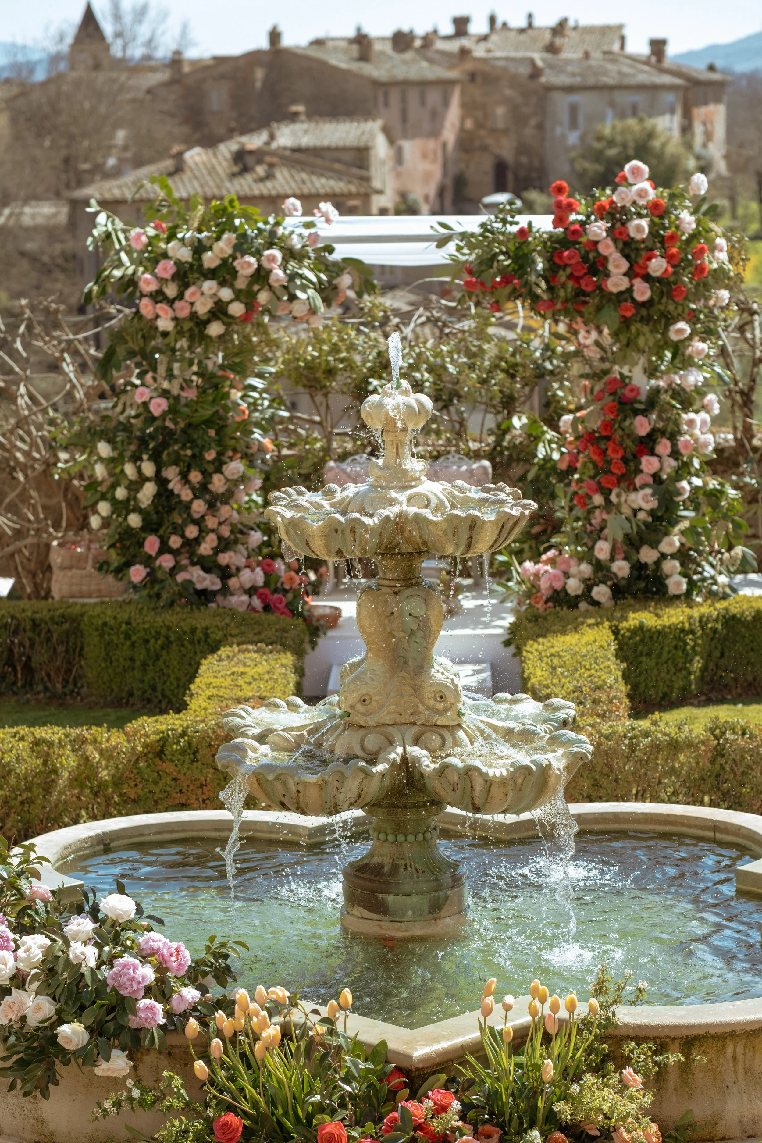 sahil-aashna-luxury-indian-wedding-il-borro-tuscany-fountain-and-mandap.jpg