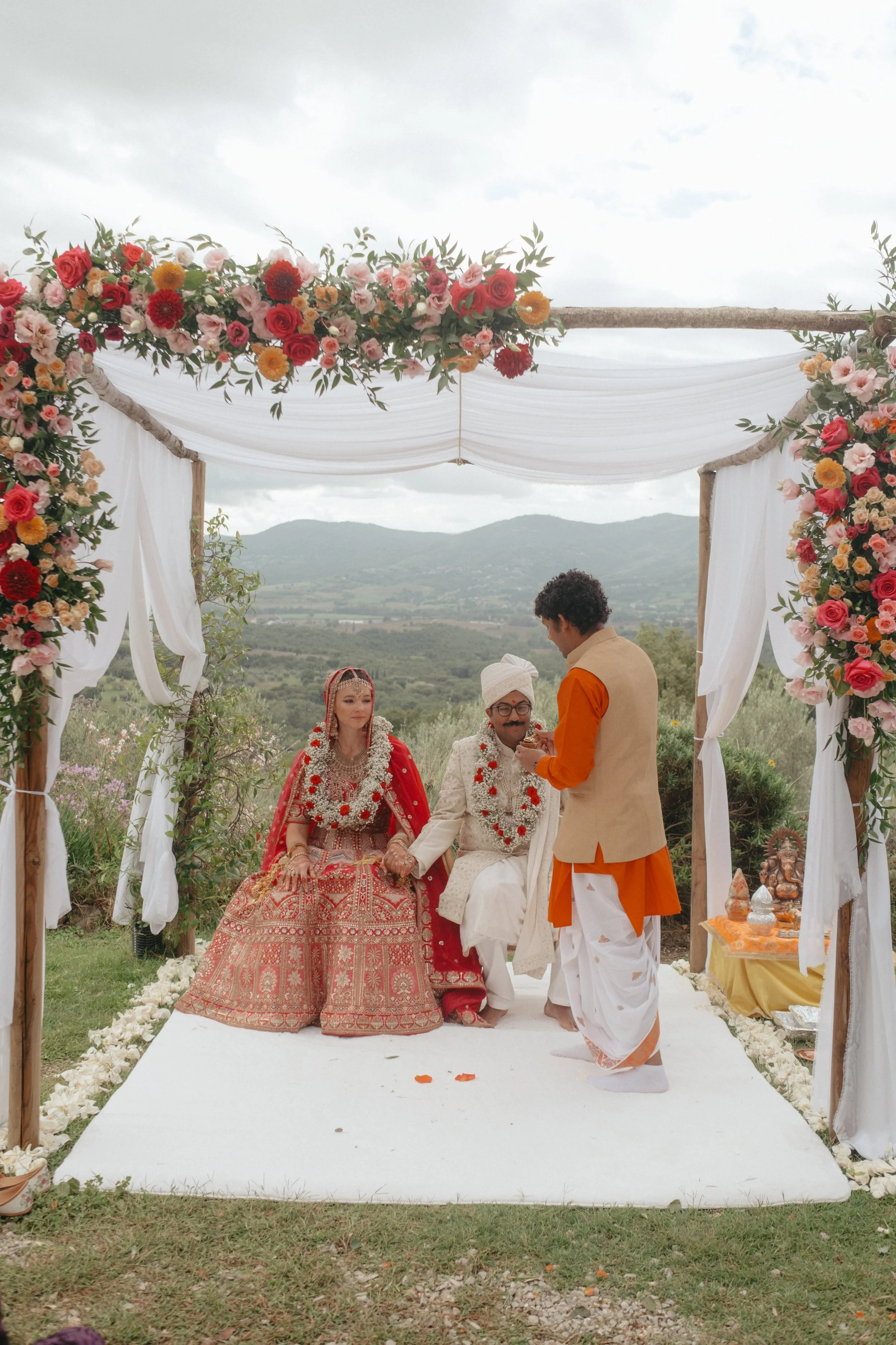 indian-wedding-ceremony-italian-countryside-28.jpg