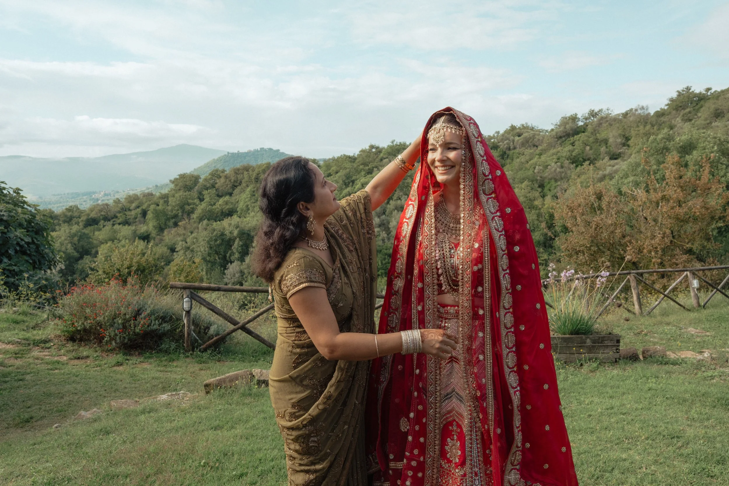 indian-wedding-ceremony-italian-countryside-16.jpg