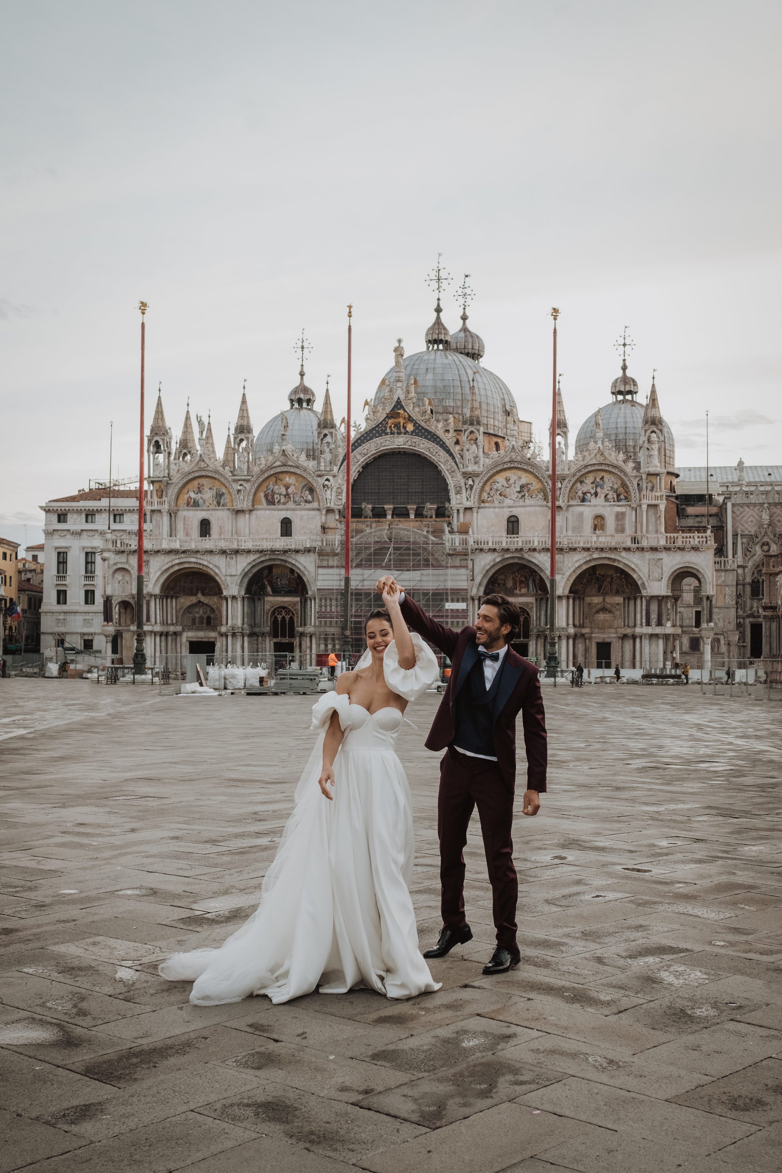 Bridal Couple Dancing in Piazza San Marco, Venice | Luxury Wedding Photography in Venice