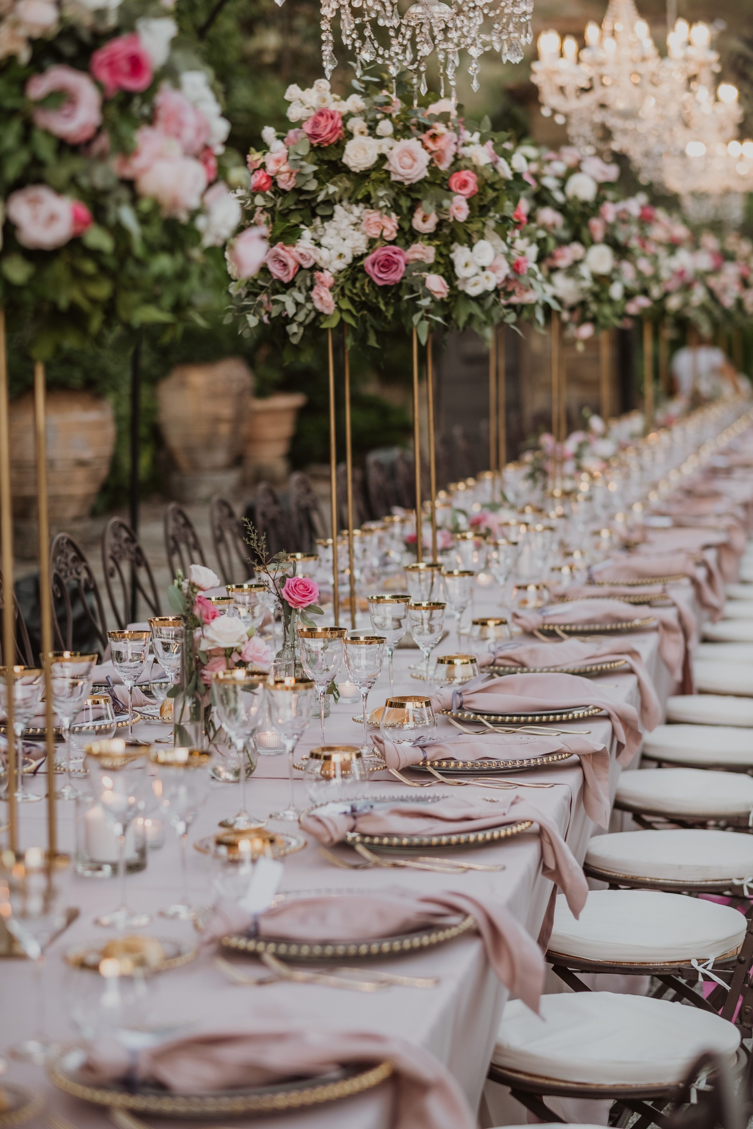 Elegant Wedding Reception Table with Crystal Chandeliers and Floral Arrangements | Luxury Wedding Photography