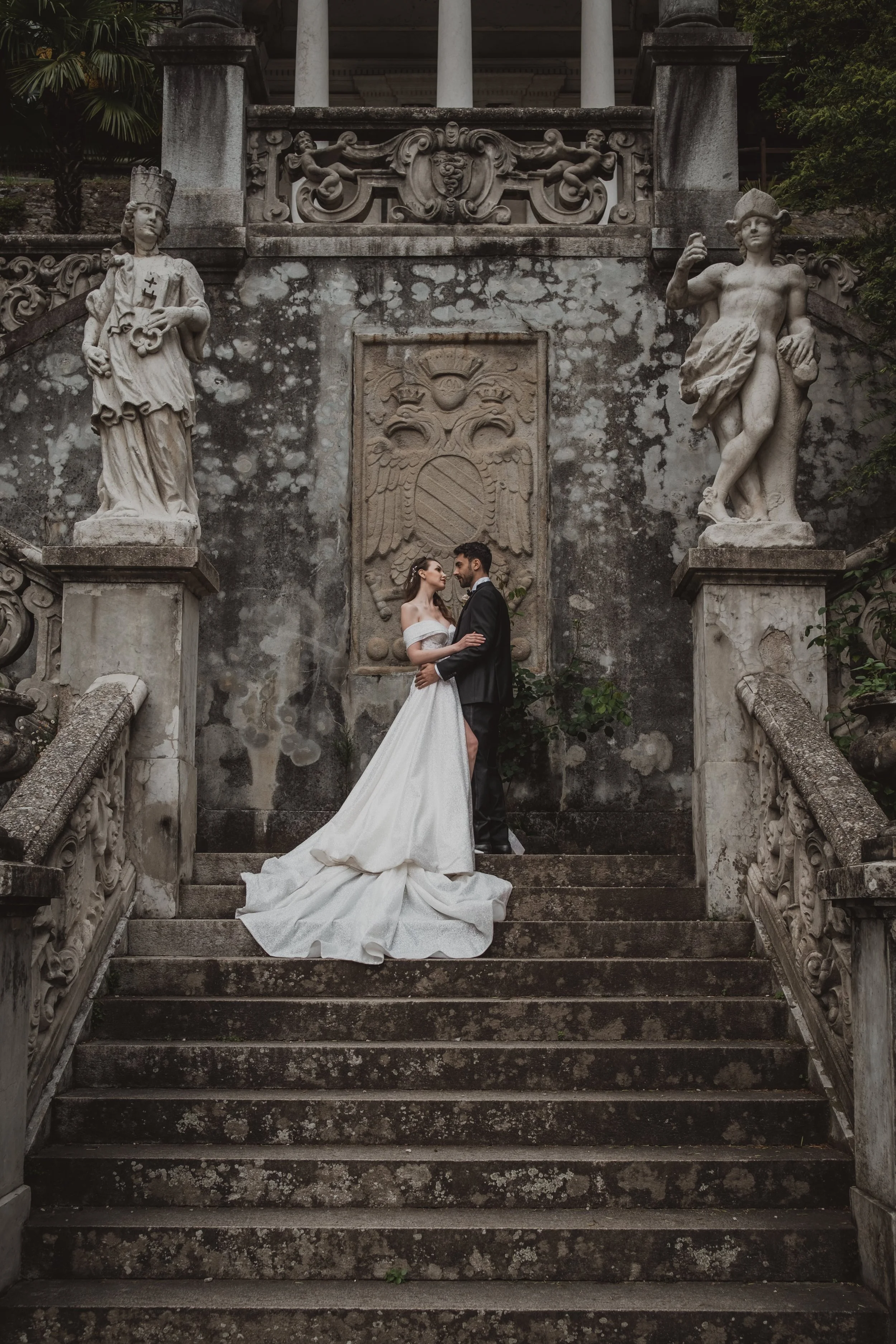 An intimate elopement at Villa Monastero on Lake Como, captured on the historic stone staircase, blending classical Italian architecture with quiet romance and timeless elegance.