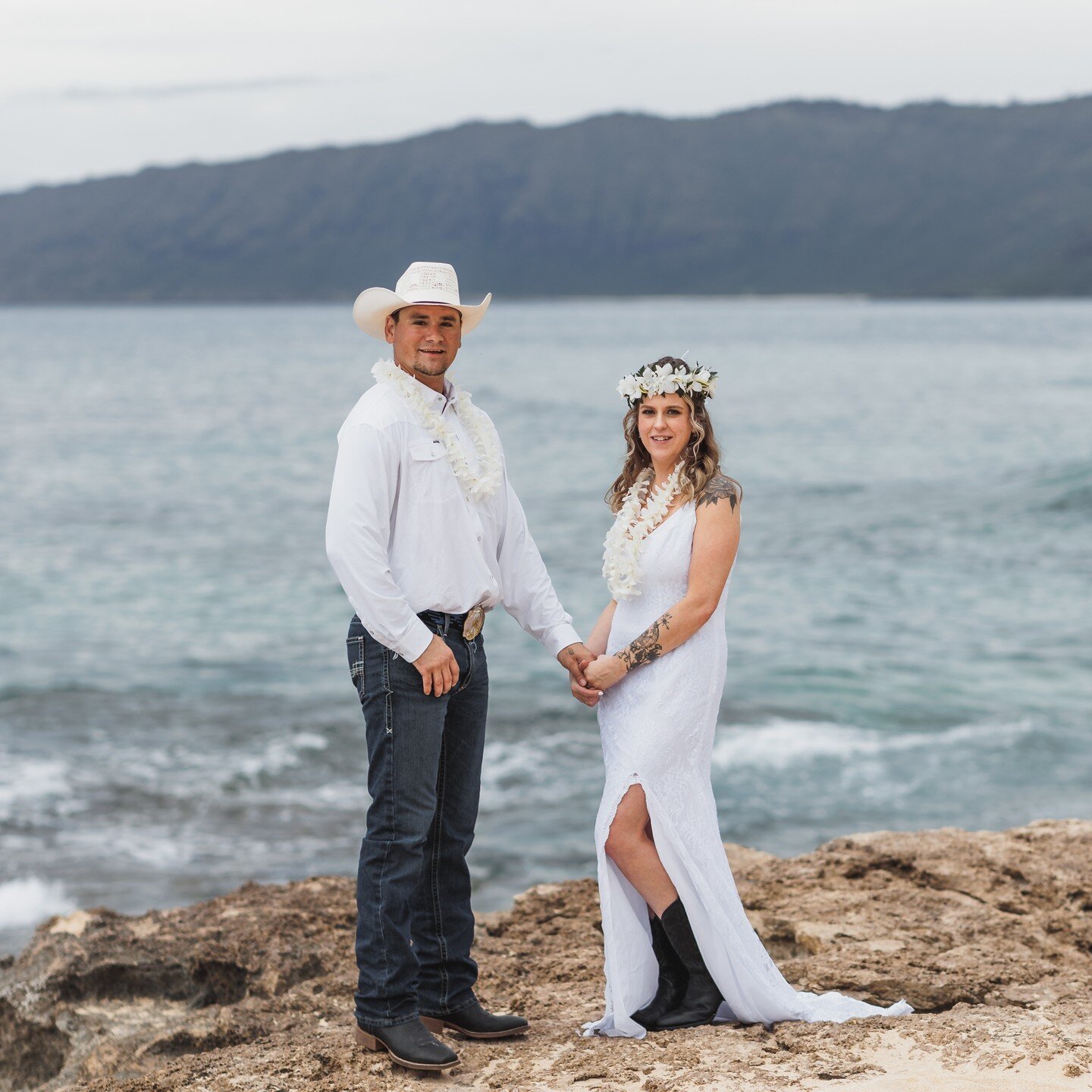 Cowboy hats 🤠 and boots 🥾 for this ceremony on the westside of Oahu! How fitting 💞 Sending Aloha to this cowboy and cowgirl!

#oahuofficiant #hawaiiofficiant #oahuelopement #hawaiielopement #hawaiiwedding #oahuwedding #oahuweddingminister #hawaiiw