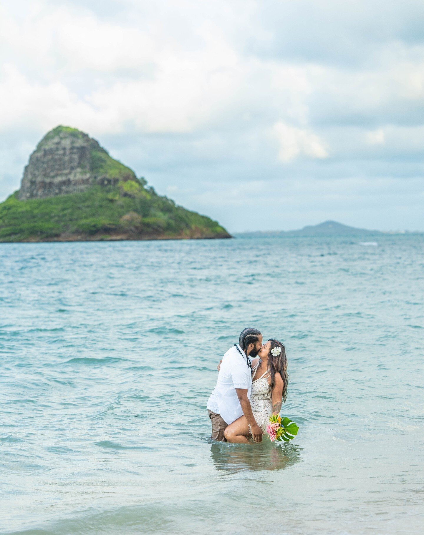 Another great aspect of an elopement in Hawaii is the ability to get your wedding dress baptized in the pacific ocean 🏝💕 

This lovely couple was adventurous enough to do so!

#oahuofficiant #hawaiiofficiant #oahuelopement #hawaiielopement #hawaiiw