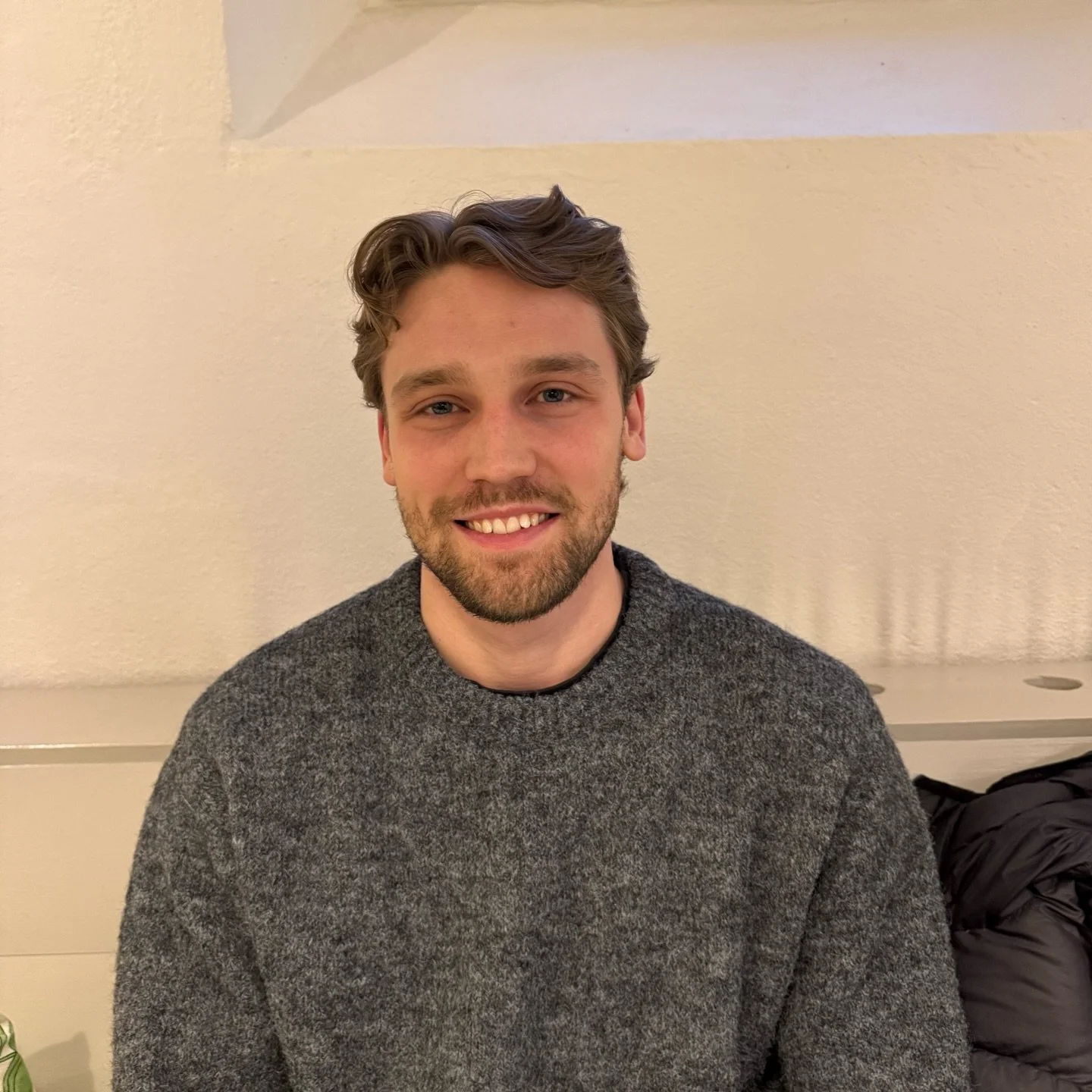 Vi smyger ig&aring;ng helgk&auml;nslan med goda nyheter. Varmt v&auml;lkommen till AC Adam! 🤩

Adam kommer direkt fr&aring;n studierna d&auml;r han har l&auml;st till civilingenj&ouml;r i energisystem. Ett starkt tillskott till teamet, kul att ha di