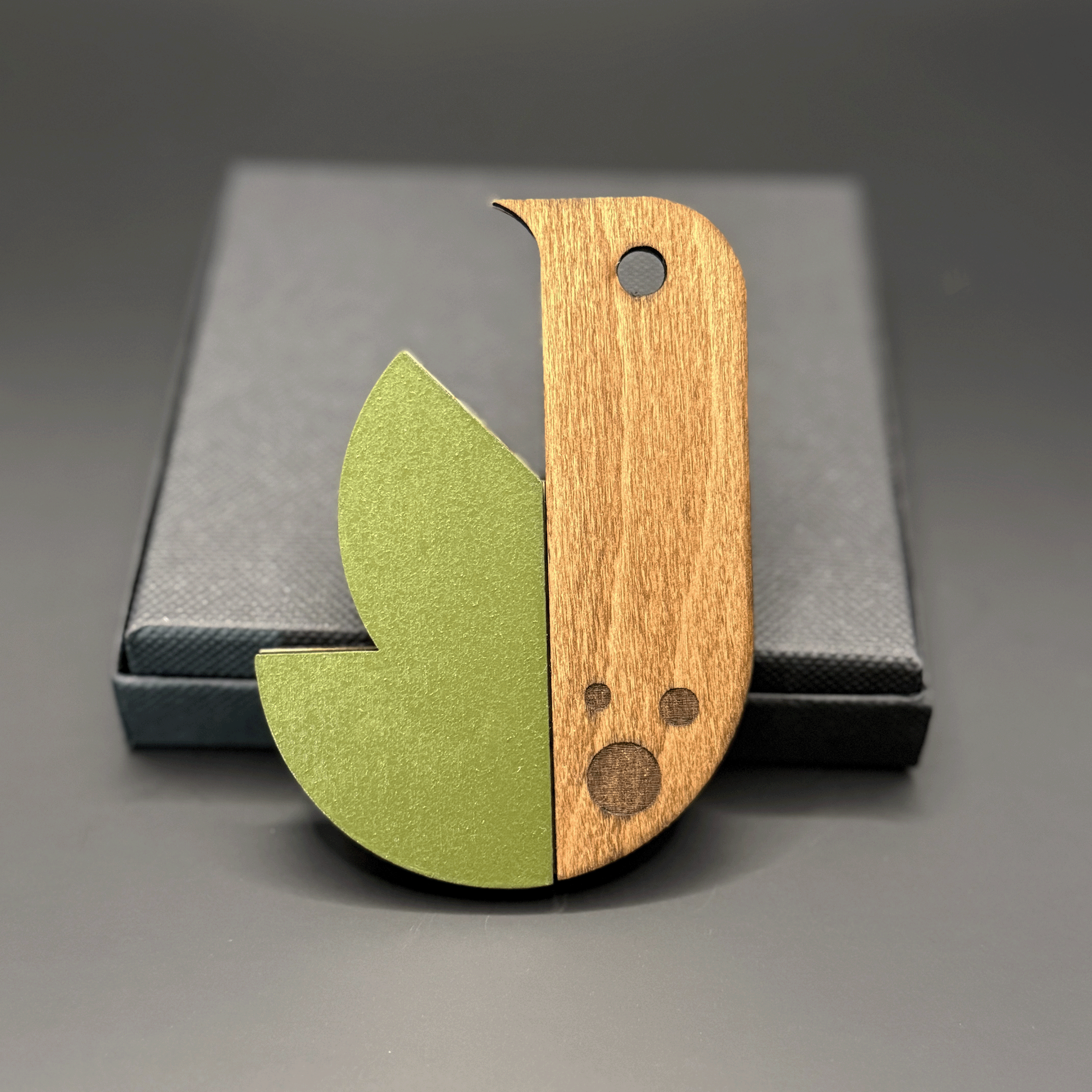 BirdBrooch5%400.5x.png