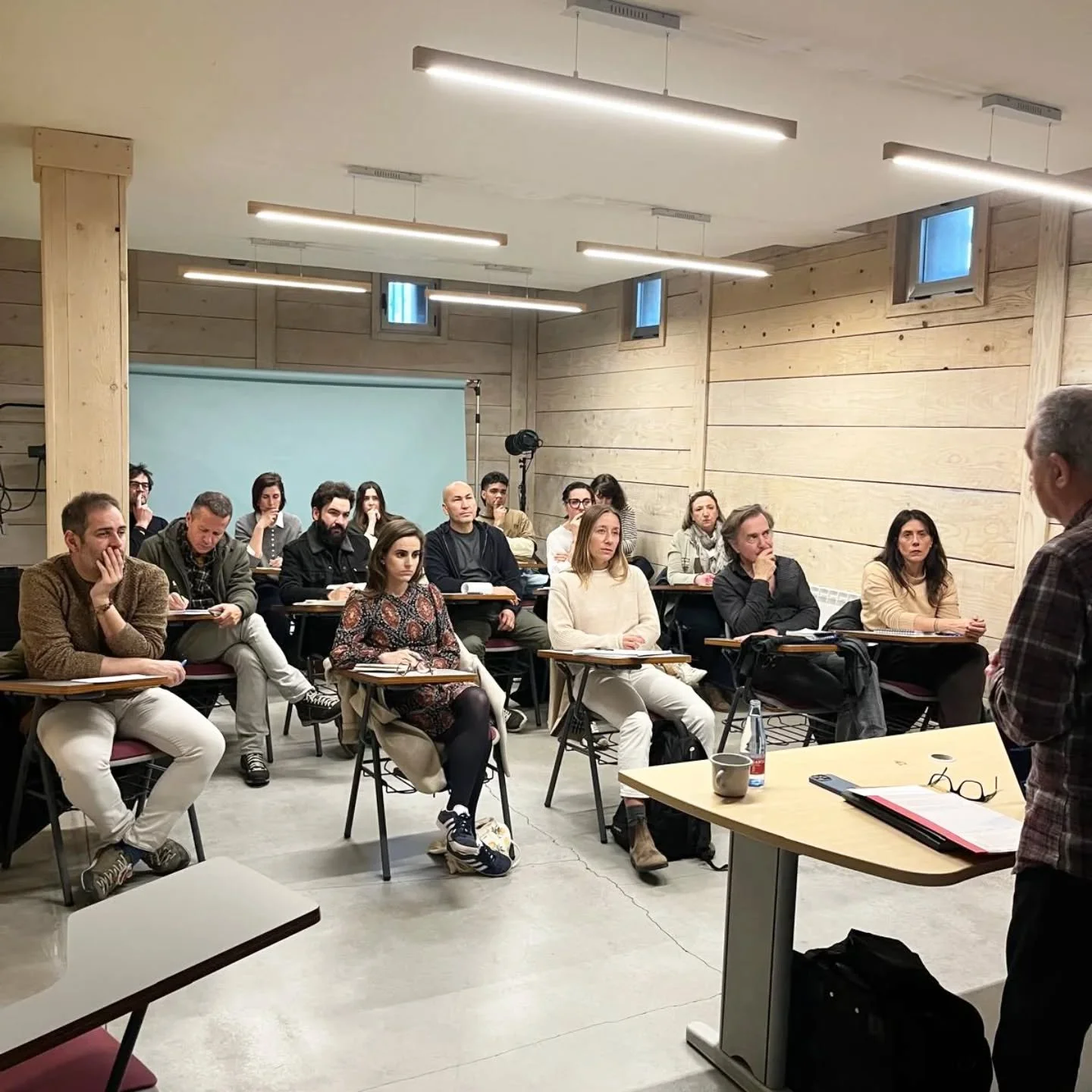 Esta semana hemos tenido el placer ofrecer a nuestrxs alumnxs una charla del fot&oacute;grafo Carlos Canovas, referente por su obra fotogr&aacute;fica y como t&eacute;cnico de laboratorio. 

#escueladefotografia #alumnosivasfot #argazkieskola #donost