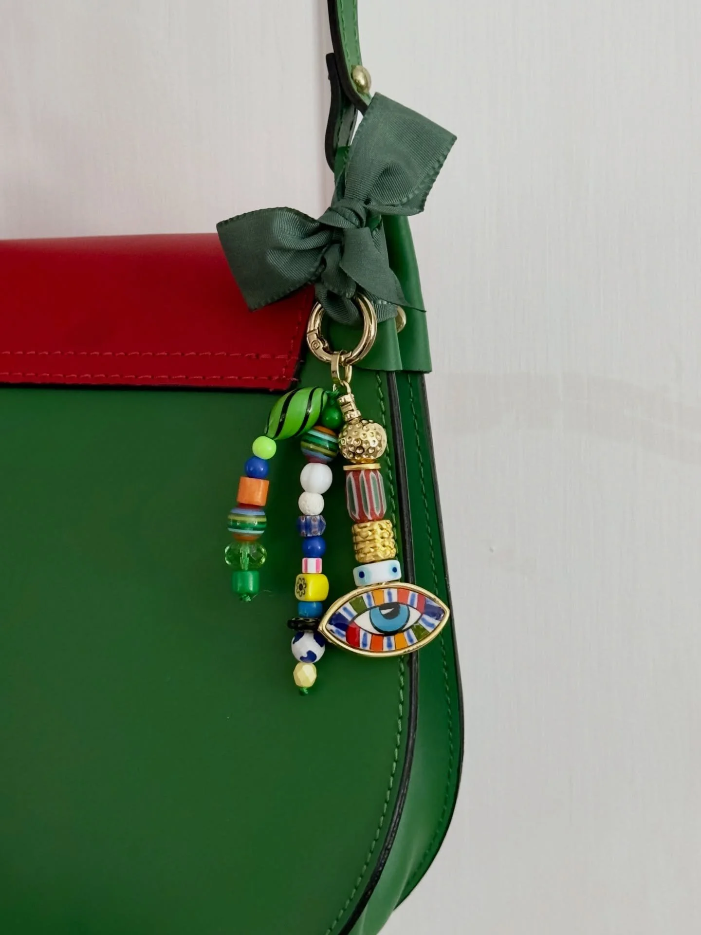 Looking for a thoughtful gift? These adorable keychains come with a matching ribbon so they can be attached to a bag too! 🎁🎀
#gift #christmasgiftideas