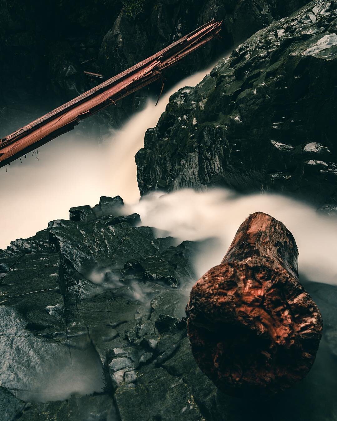 Mystery of chessboxin' canyon.
.
.
.
.
.
#squamish #explorebc #hellobc #pnwonderland #pnwcollective #artofvisuals #moodygrams #squamishisawesome #exploresquamish #pnwbc