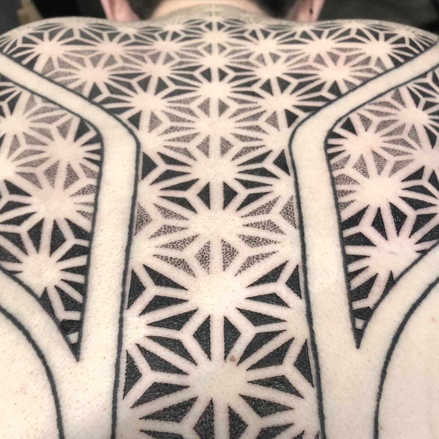 It&rsquo;s been a while, since I last worked on @projectinkslut, back in May this year. Today we started filling in some of the pattern work for his back piece @riversidetattoolondon.

For bookings/info please email ✉️arcane.seth@gmail.com
&bull;
&bu