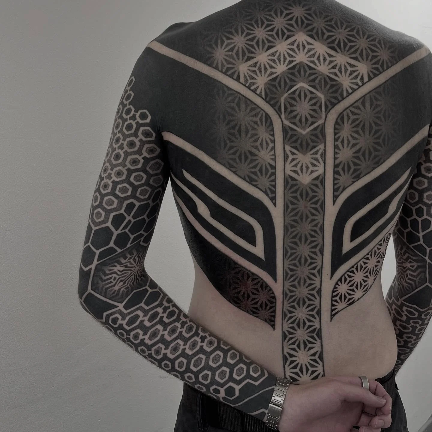 I started tattooing 27 years ago in South Africa in a little studio in Johannesburg. It has been an incredible journey so far, and I have loved every moment of it.
Tattooing has been good to me, and I love what I do.
Thank you to all the amazing clie