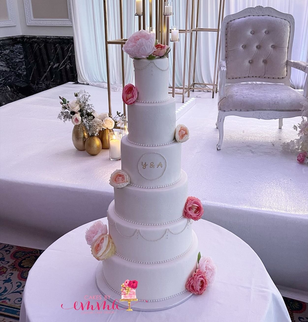 #elegantweddingcakes #weddingcakes #6tieredweddingcake #prestwoodcakes #greatmissendencakes #highwycombecakes #buckscakes