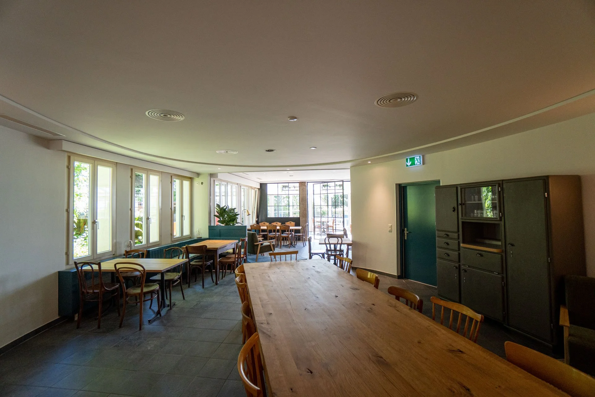 HUB — Hillz Restaurant