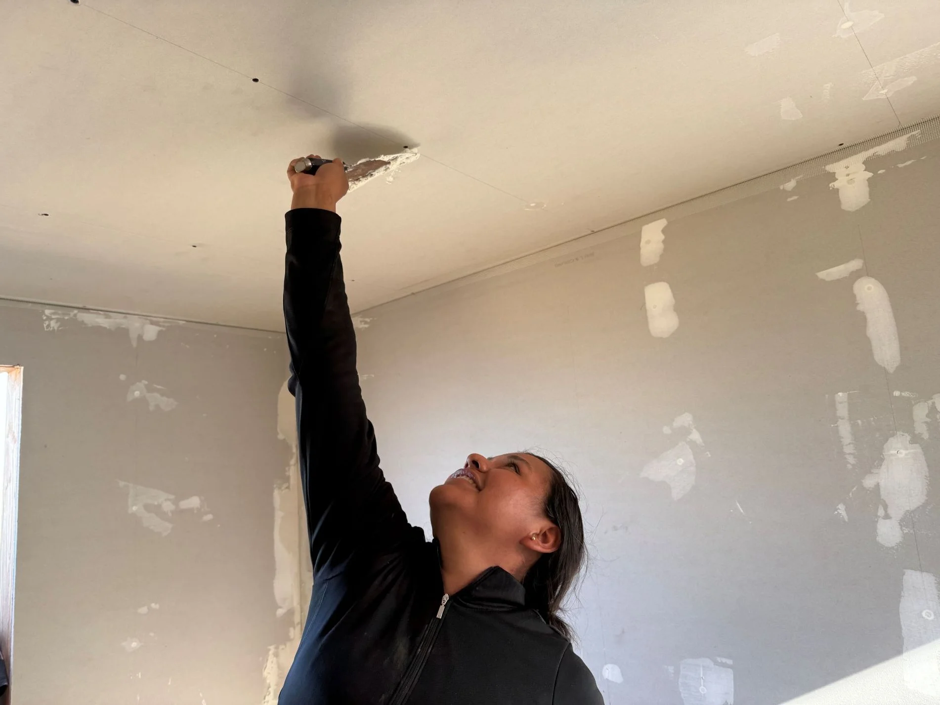 Cecilia - Learning to mud walls with me