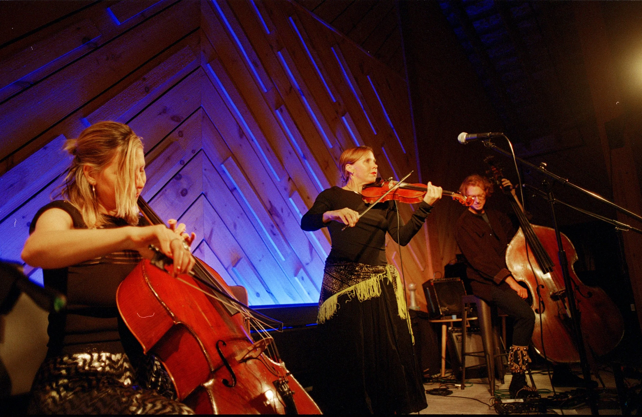 Richard Reed Parry, Sarah Neufeld &amp; Rebecca Foon performed 10/17/2025