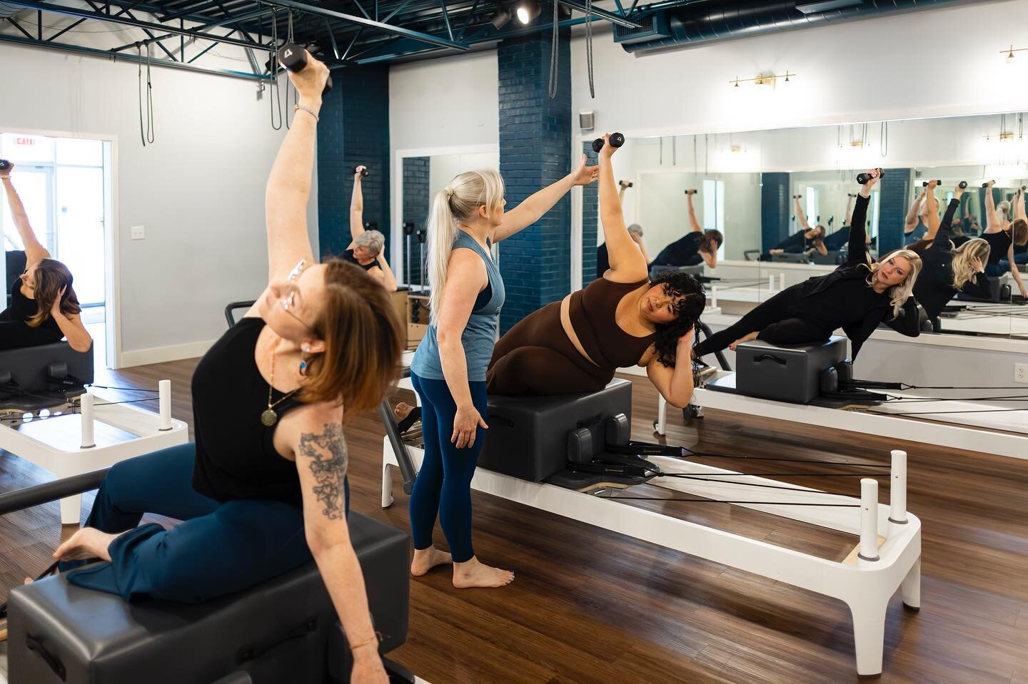 💫Class with Corrin💫

@corrinpiercefitness brings a vibrant energy to Pure Balance, creating an atmosphere where clients can have fun while challenging themselves!

With a background in strength training, Corrin incorporates layers of modifications,