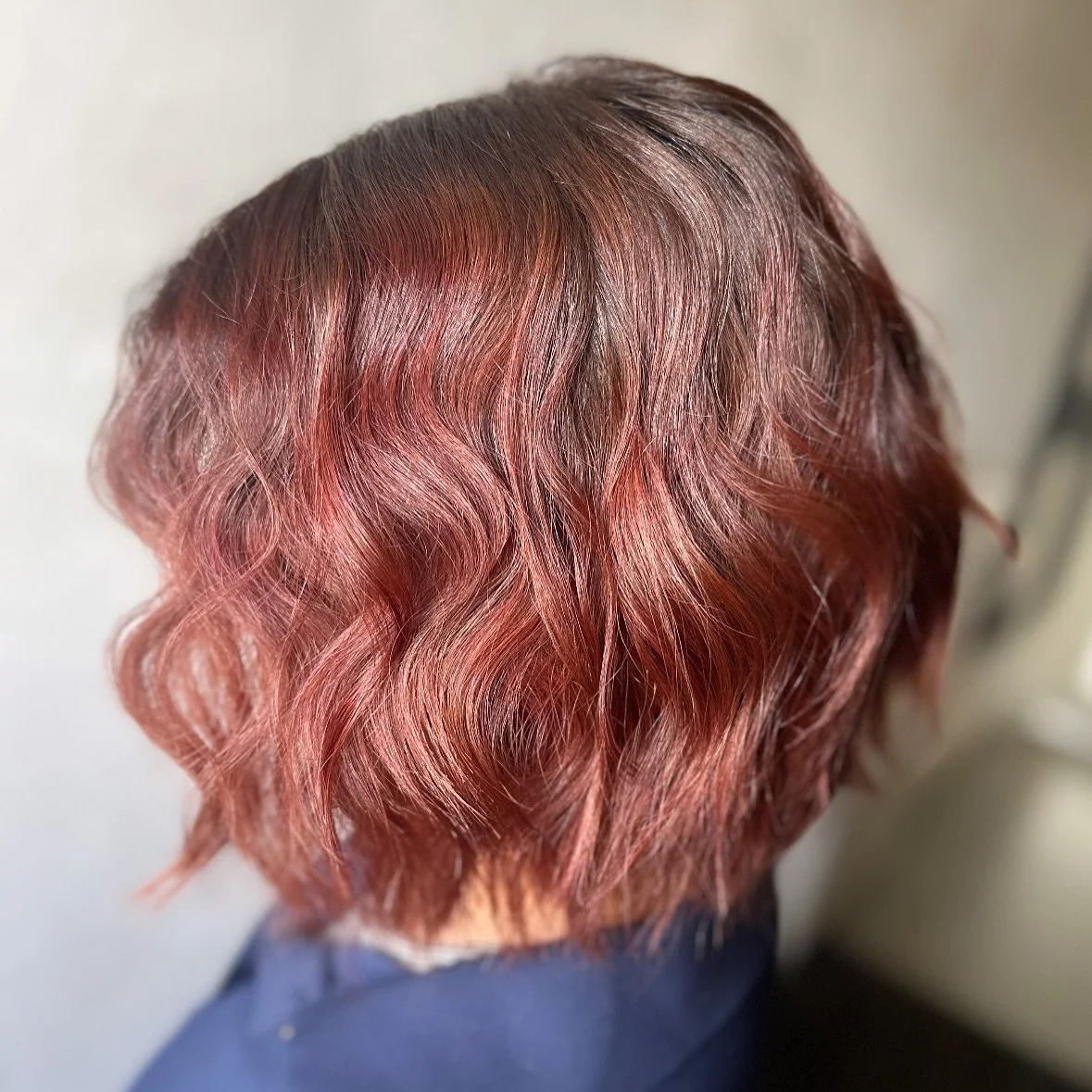 La couleur parfaite pour cet automne 😍🍁 
avant-> après 🪄
Toi aussi tu veux LA couleur pour l’automne ? 
Écris moi ✍️ 
 #saloncomines #avantapres #hairred #coiffeurlille