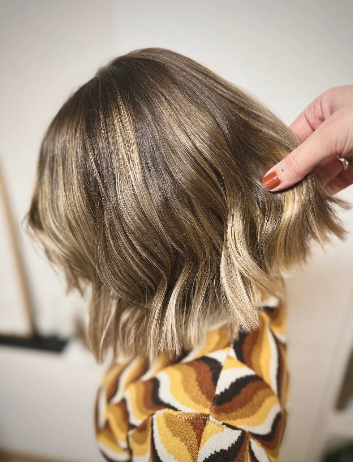 Nouvelle coupe et nouveau blond ! Et toi, tu passes quand le cap ?

Moi, c&rsquo;est Laetitia 🙋🏼&zwj;♀️
Je vous re&ccedil;ois en t&ecirc;te &agrave; t&ecirc;te dans mon salon priv&eacute; @aparteartdecoiffer situ&eacute; &agrave; #comines dans la #