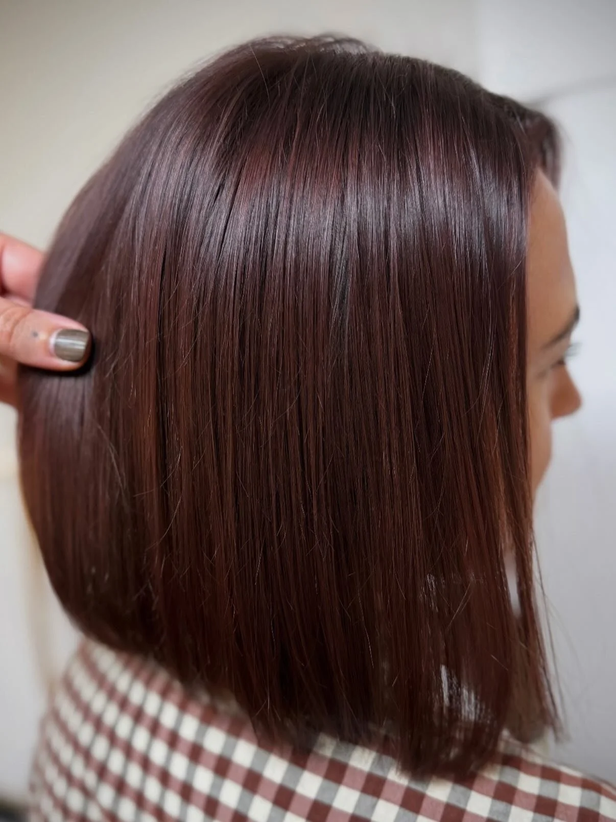 Changer de reflet sans ab&icirc;mer ses cheveux ✨

Gr&acirc;ce au gloss, on peut transformer la tonalit&eacute;, apporter une brillance intense et gainer la fibre capillaire tout en respectant le cheveu.

R&eacute;sultat : une couleur lumineuse, des 