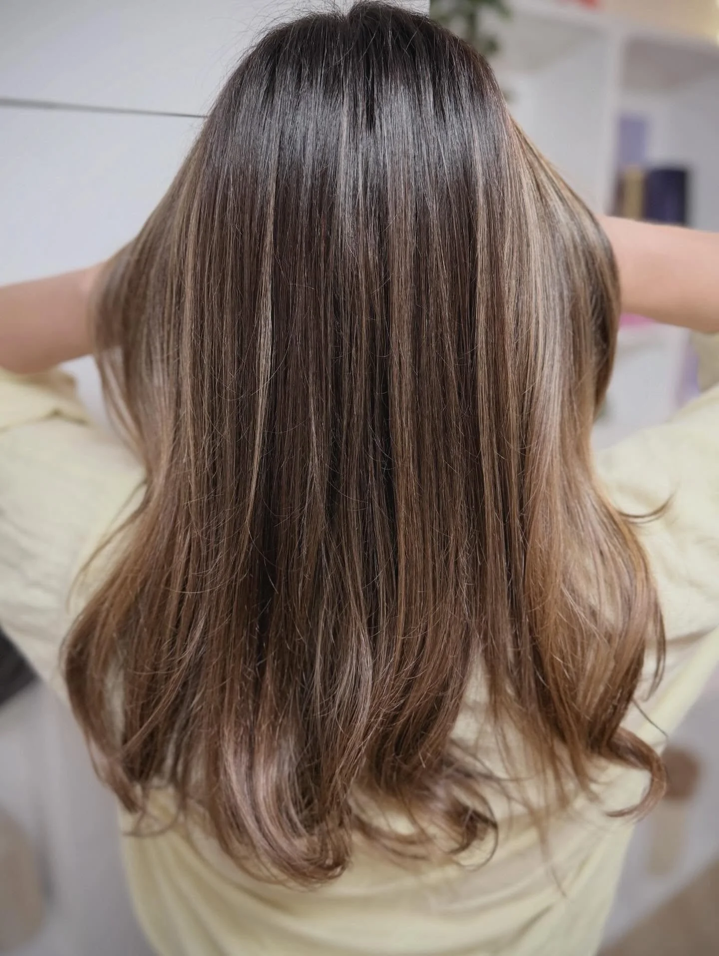 ✨ Balayage blond miel sur brunette ✨ 

Ici, on a travaill&eacute; un blond miel fondu, tout en douceur, pour sublimer cette base brune et illuminer la chevelure sans effet racine .

R&eacute;sultat : 
✔️ Un rendu naturel et lumineux 
✔️ Un effet sole