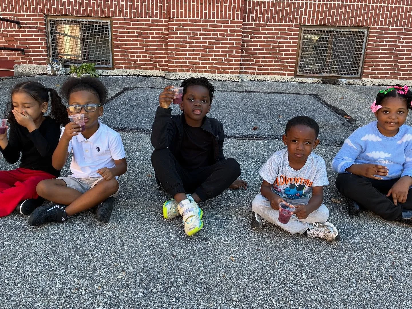 Today at Price Elementary Kindergarten and 4th grade students learned about composting! Students also got to hold the worms that are the decomposers that turn food scraps into compost. We also enjoyed a rainbow smoothie that included different colore