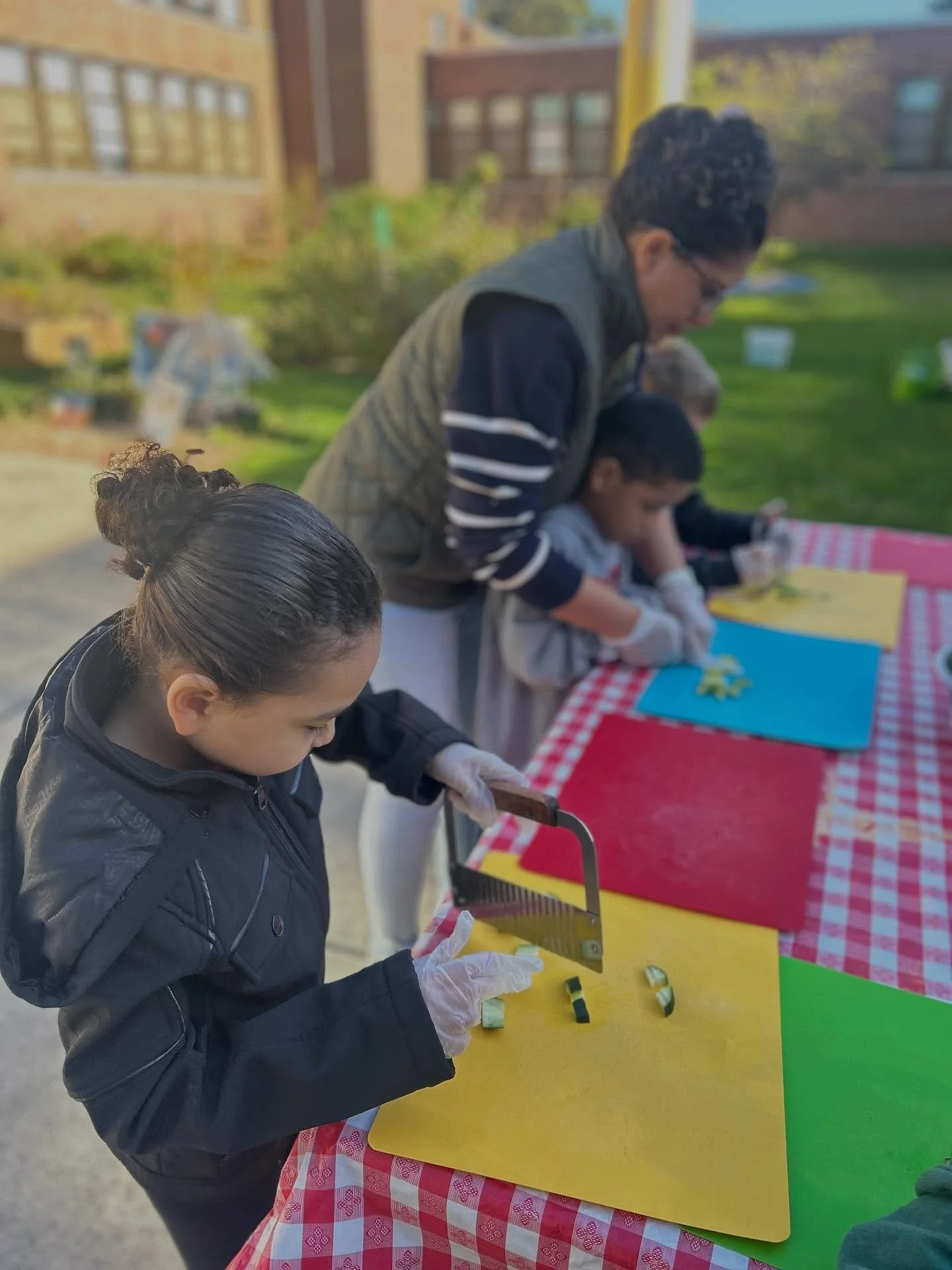 Garden-based learning connects classroom lessons, culture, and environmental stewardship &mdash; and our students at Lafayette Elementary experienced it firsthand!

Using our world map, students identified drought-prone regions like Ethiopia, learnin