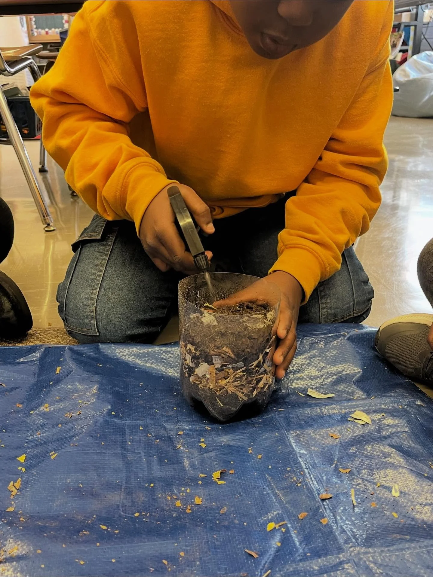 🌱 I spy environmental stewards!

It&rsquo;s another week of taking our learning indoors, and our K&ndash;2 students at @hamiltonsdol are diving into the world of composting!

This week, they&rsquo;re building their own bioreactors &mdash; &ldquo;com