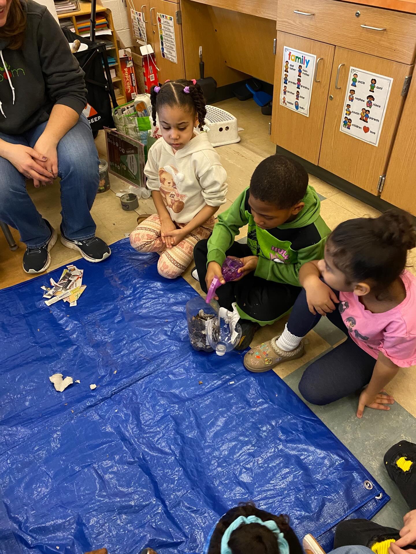 🌱 Learn With Our Students in the Winter Compost Program! 🌱

Students in grades K&ndash;2 are exploring the importance of composting and discovering how they can make a difference for the planet. Together, they created a bioreactor &mdash; compost i