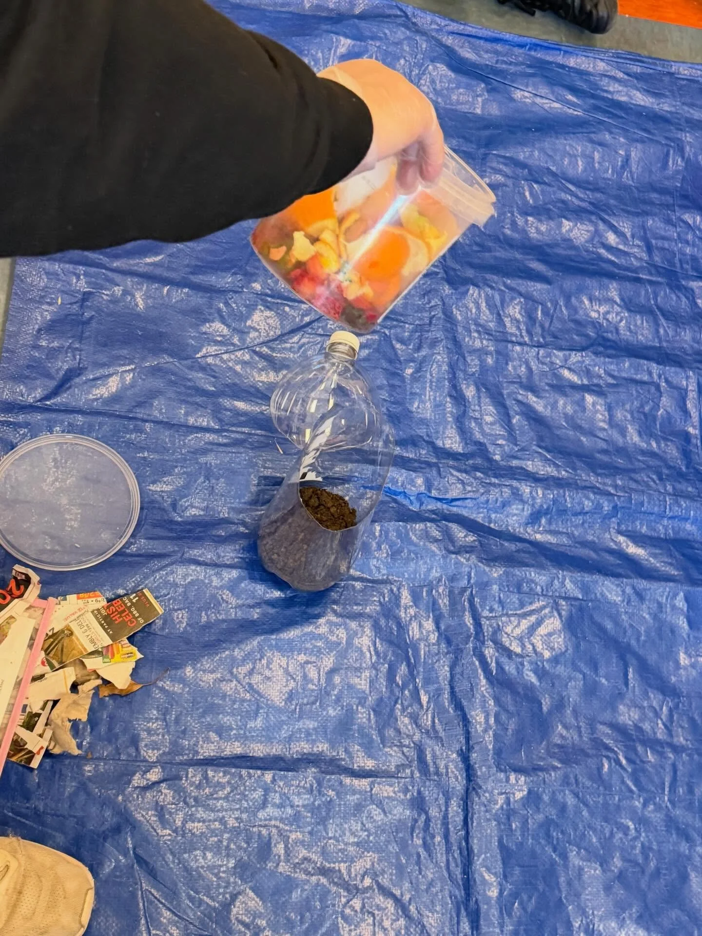 What&rsquo;s worm food? Fruit &amp; veggie scraps! It may be winter, but learning how to care for the Earth never stops. 💚

Students in grades K&ndash;2 at Fulton Elementary are exploring organic items by creating &ldquo;compost in a bottle.&rdquo; 