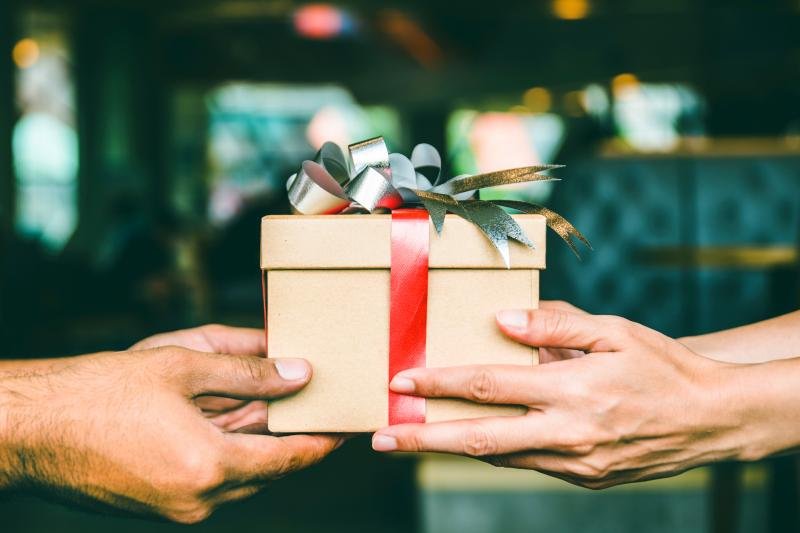 Lawyer gifting executive bonuses