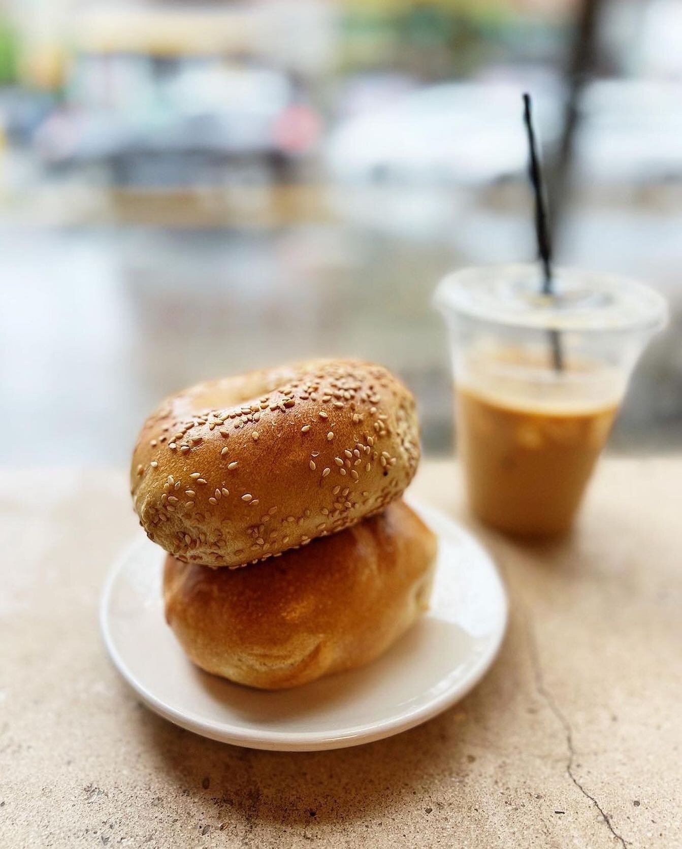 Good morning from our favorites friends 🥯 @utopiabagels ☕️ @partnerscoffee 

📷: @foodmuenster