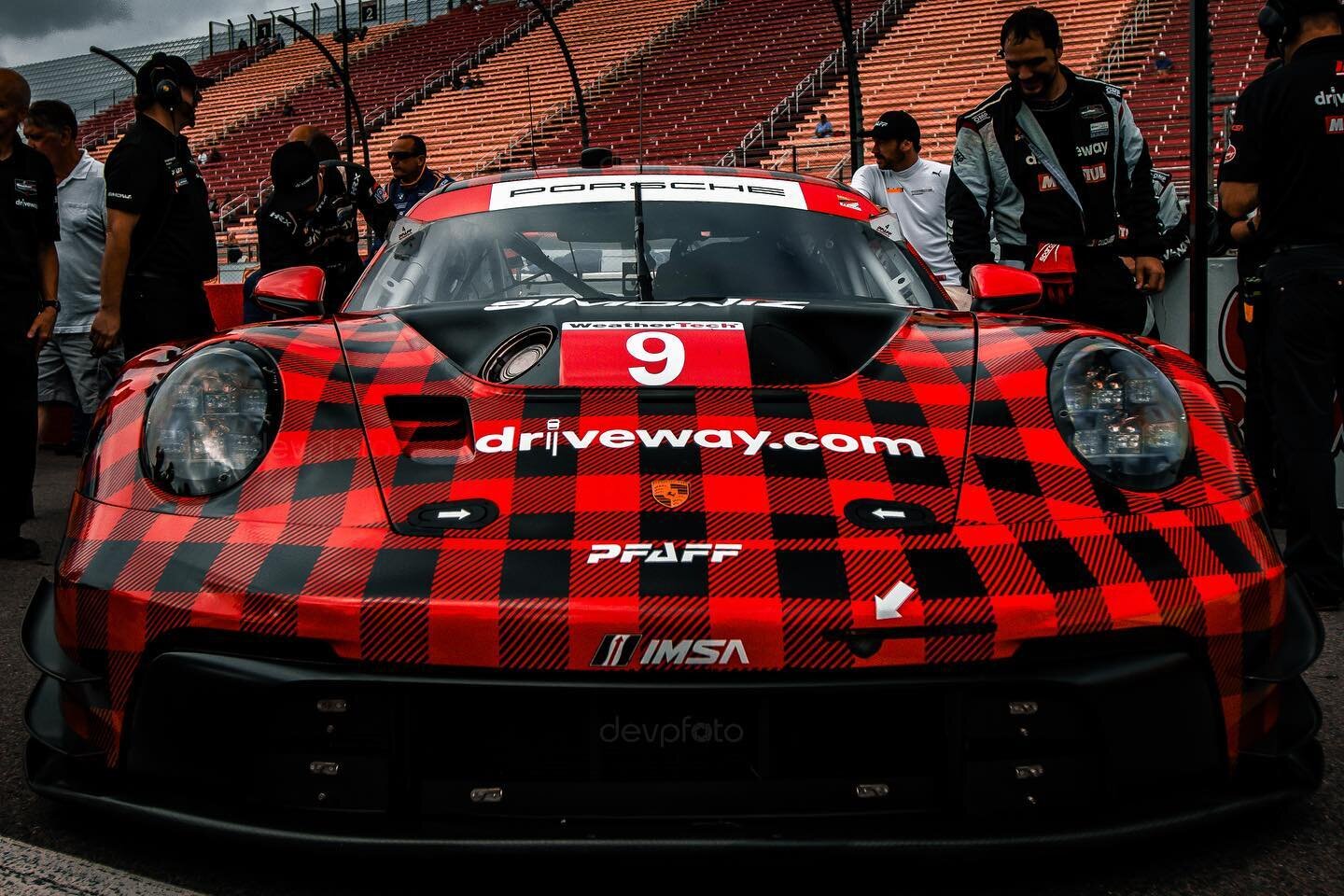 it wouldn&rsquo;t have been a Sahlen&rsquo;s 6 without a hint of #plaidporsche

excited to get into the weekend and check out @pfaffmotorsports rocking a new livery for their home race!🇨🇦

#imsa #watkinsglen #sahlens6hrs #canada #plaid #maplesyrup