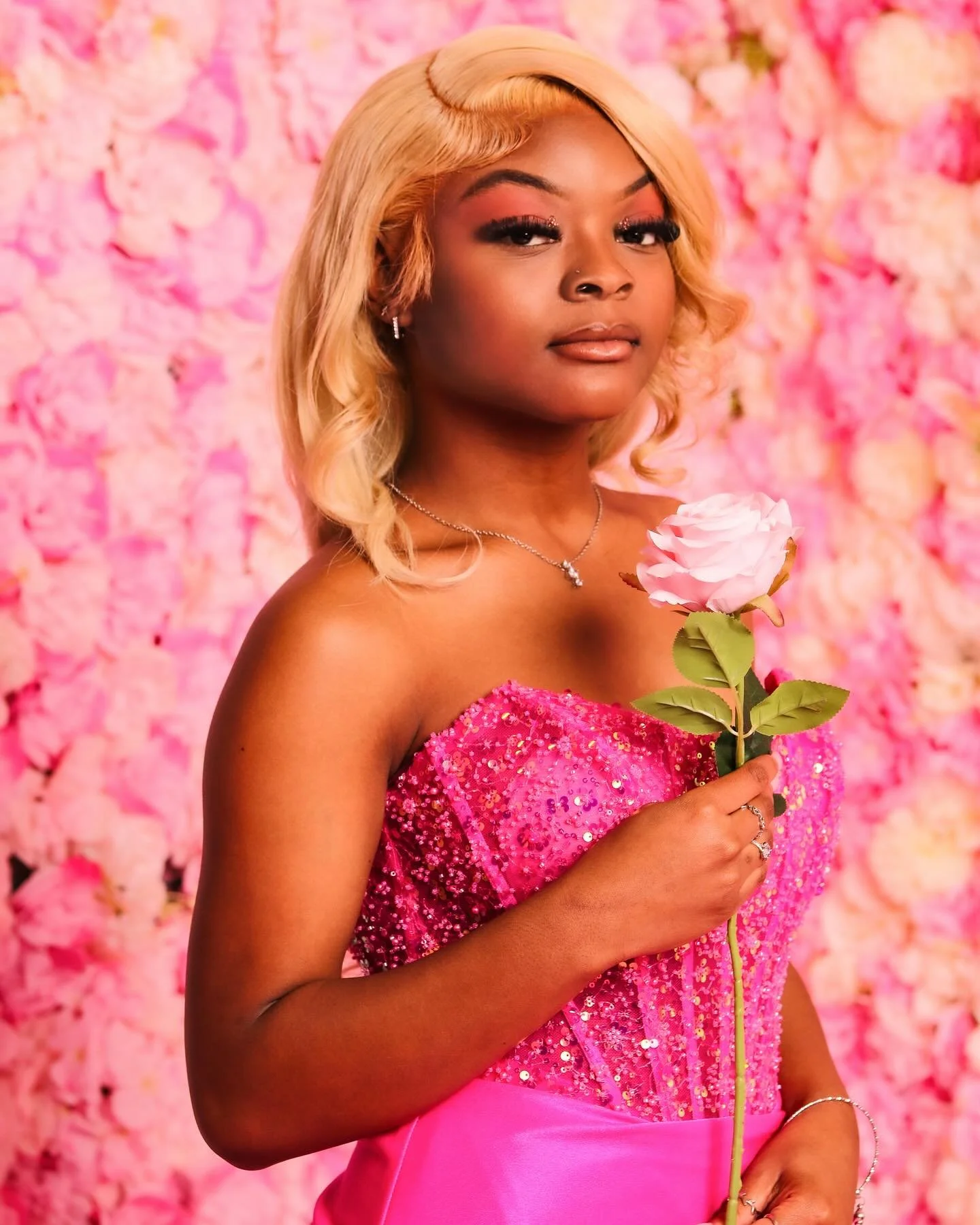 She brought the elegance, I brought the camera. Big congrats to this beauty on her grad + prom milestones! 

#GradPhotos #PromPhotos #Graduation2025 #Prom2025 #SeniorPhotoshoot #PromPortraits #CapAndGown #PromQueenVibes #PhotographerLife #MilestoneMo