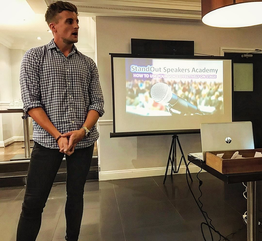 Public speaking in skinny jeans, 

Back in 2018 👖 

Nervous, shy and wanting to run.

Are you scared of public speaking?

It is normal to feel this way, it is the number one fear that people experience.

How do you react when you have to deliver a t