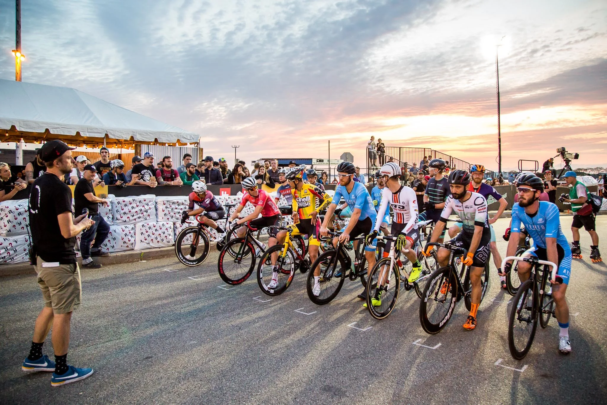 Athletes lined for the Super Pole in Brooklyn - Photo: @tornanti_cc