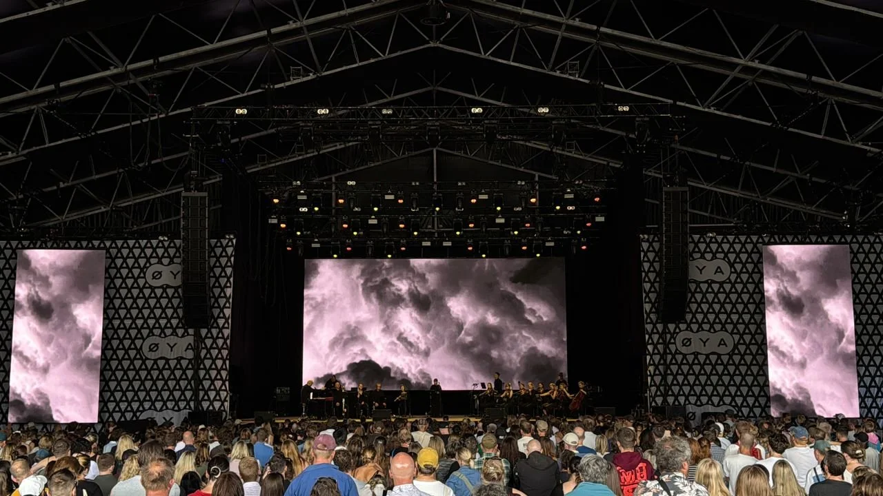 the bomb was performed live with the film on Øya’s Sirkus Stage. Photo: @kevinfordmedia