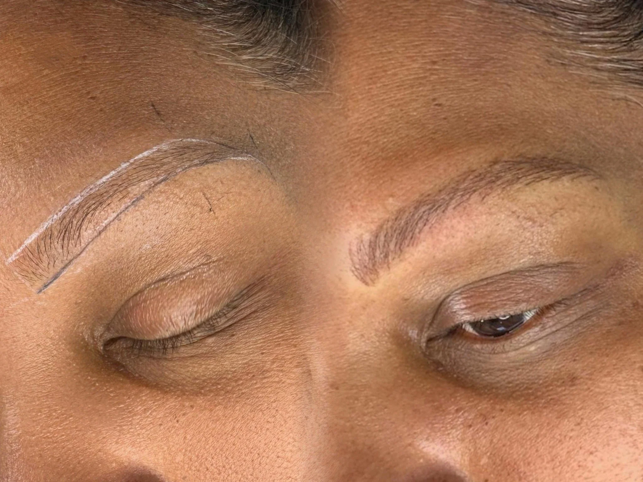 She walked in with sparse brows&hellip; she walked out with confidence 💕 

Nano strokes give long-lasting, natural results that feel like you, only better.

#NanoMachineStrokes #NanoBrows #SyossetBrows #NiUBrows