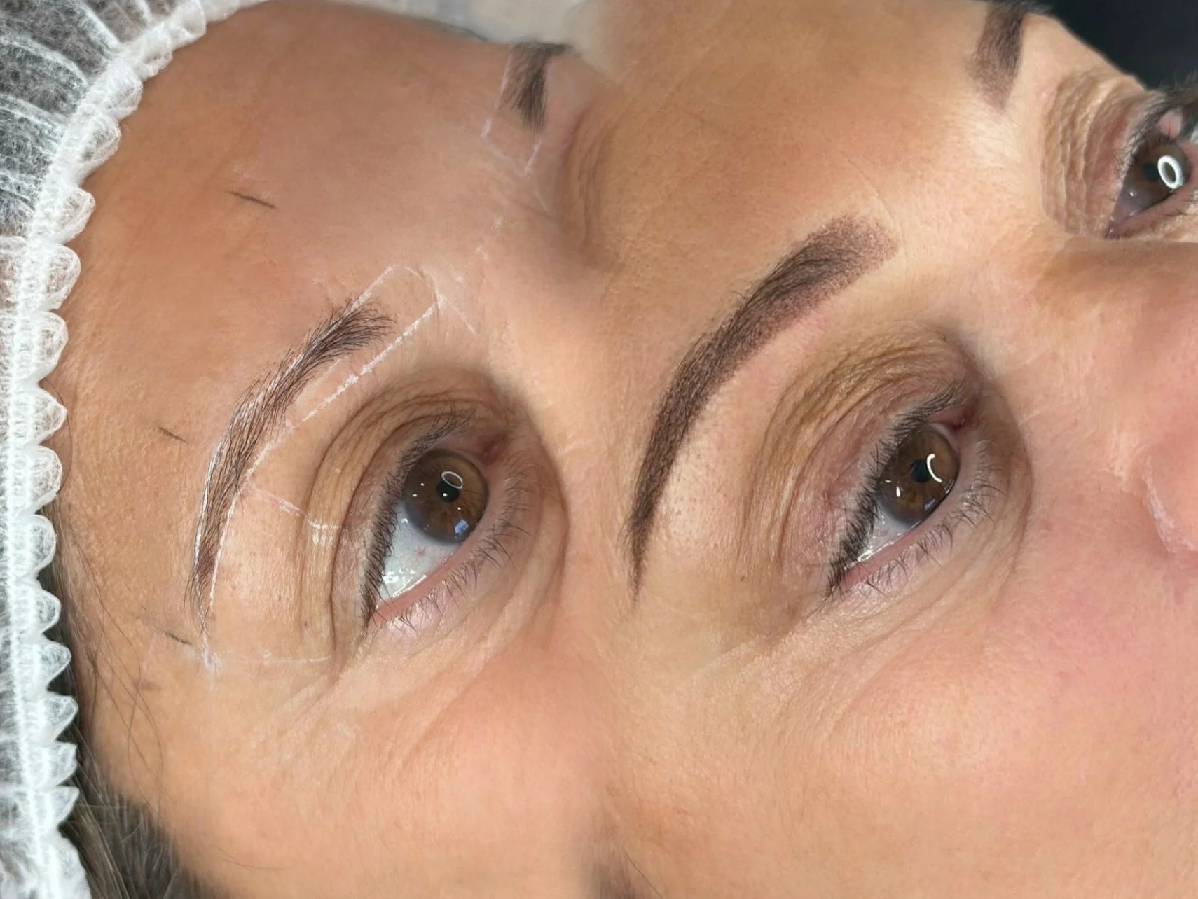 Wow&hellip; check out this Powder Brow transformation! 

Light, soft, and perfectly detailed&mdash;no harsh lines, no fake look. Every brow was carefully shaped and shaded for balance, beauty, and that effortless, natural glow. 

Confidence starts wi