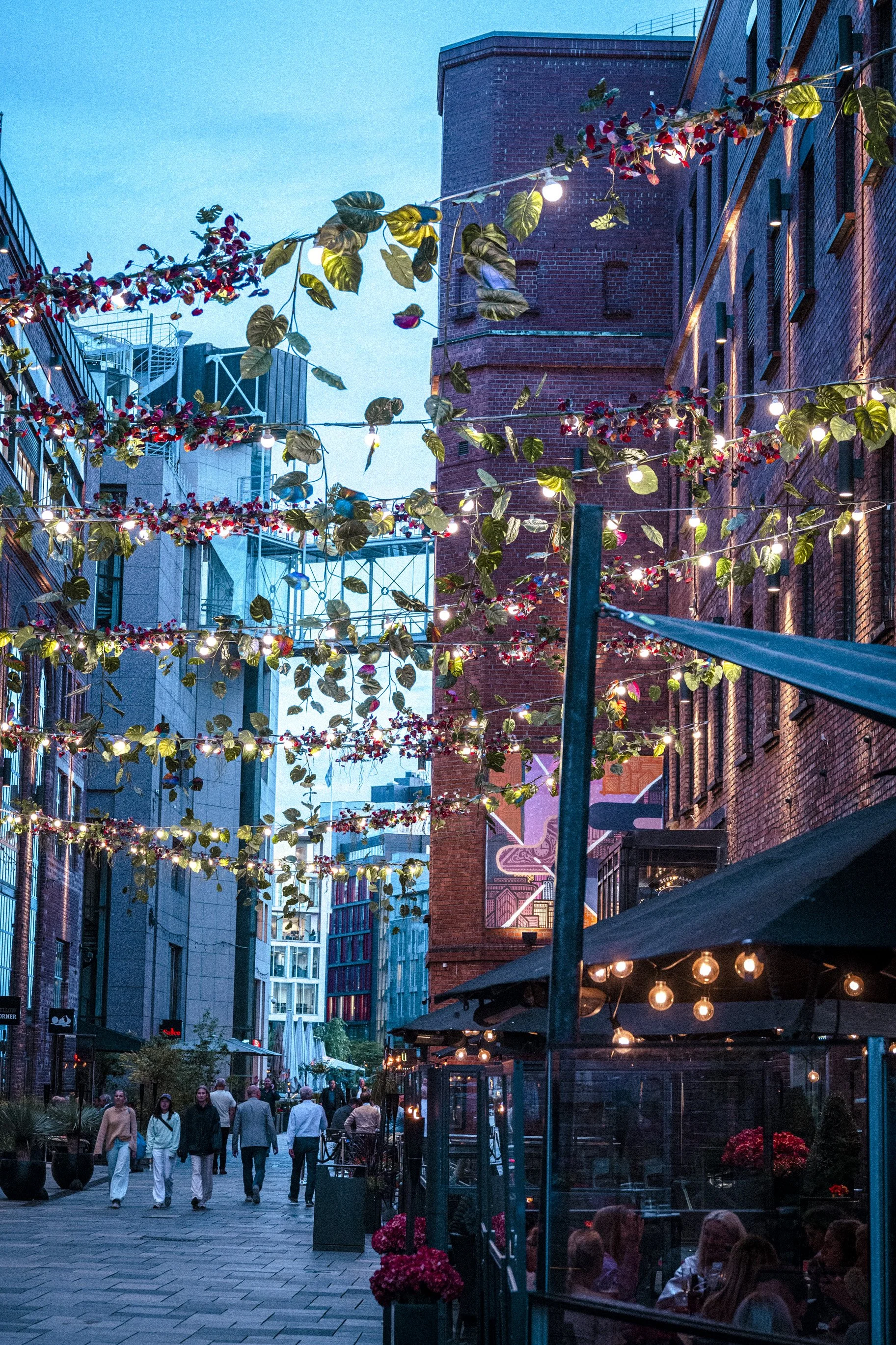 Picture from one of a popular strip at Aker Brygge filled with restaurants, bars and people.