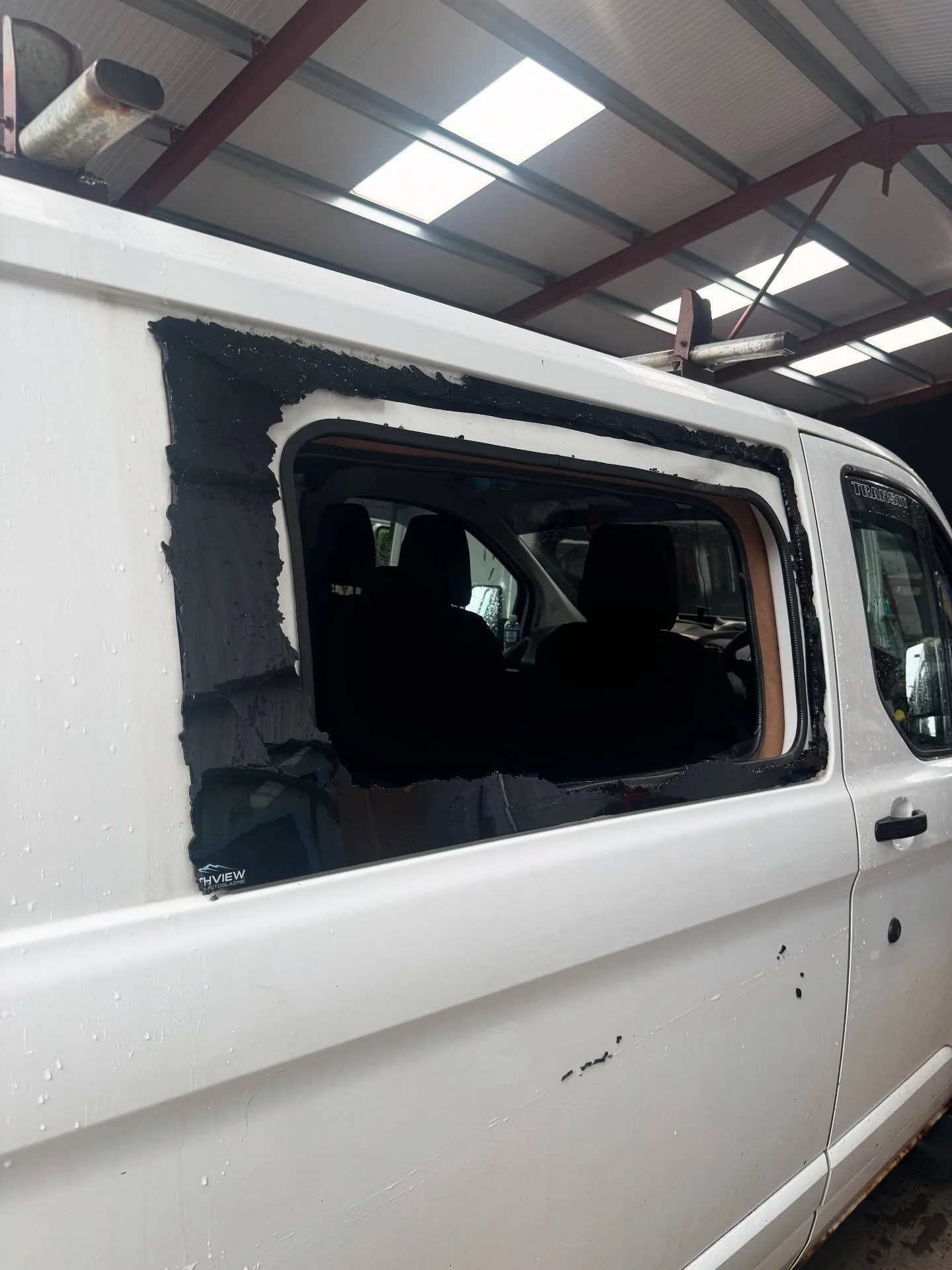 Same day replacement on this transit custom window 💨 

We are always on hand when it comes to emergency repairs 🤝

Vans Don&rsquo;t Need To Be Boring 😎
