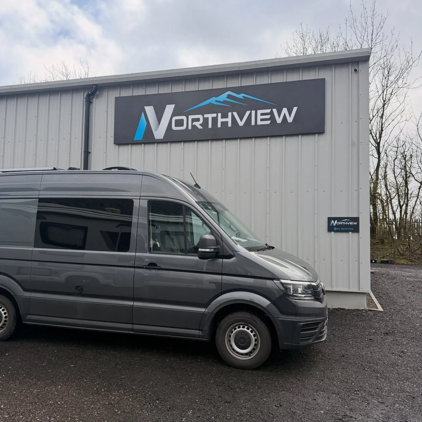 Another job wrapped up! 🔧🚐

This VW Crafter/MAN van came to us with non working USB-C ports, no Apple Car Play and a dead reverse camera. After an unsuccessful trip to Volkswagen with no fix, we stepped in and got everything working exactly as it s